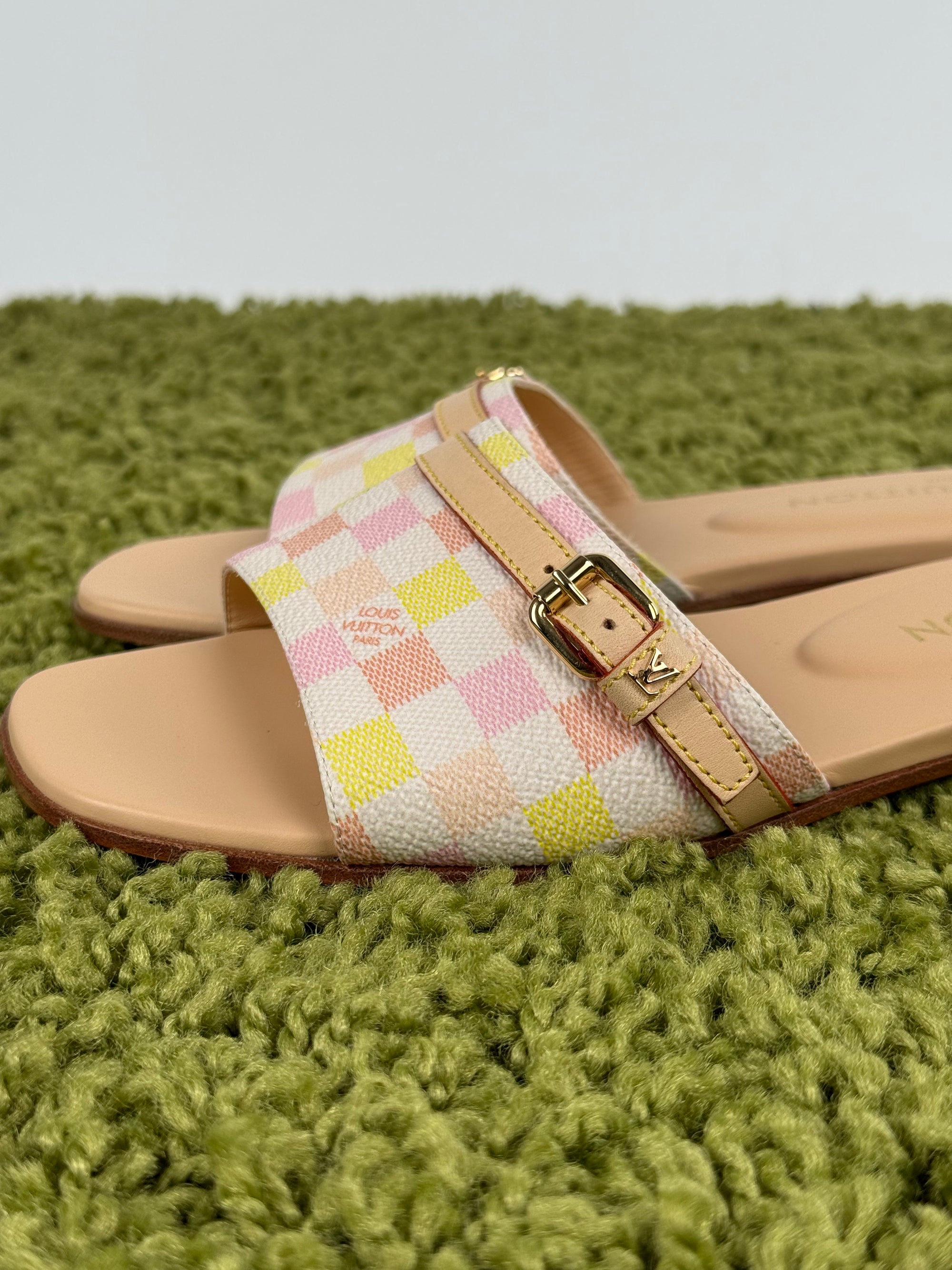 Sandali Louis Vuitton beige Multicolor 37