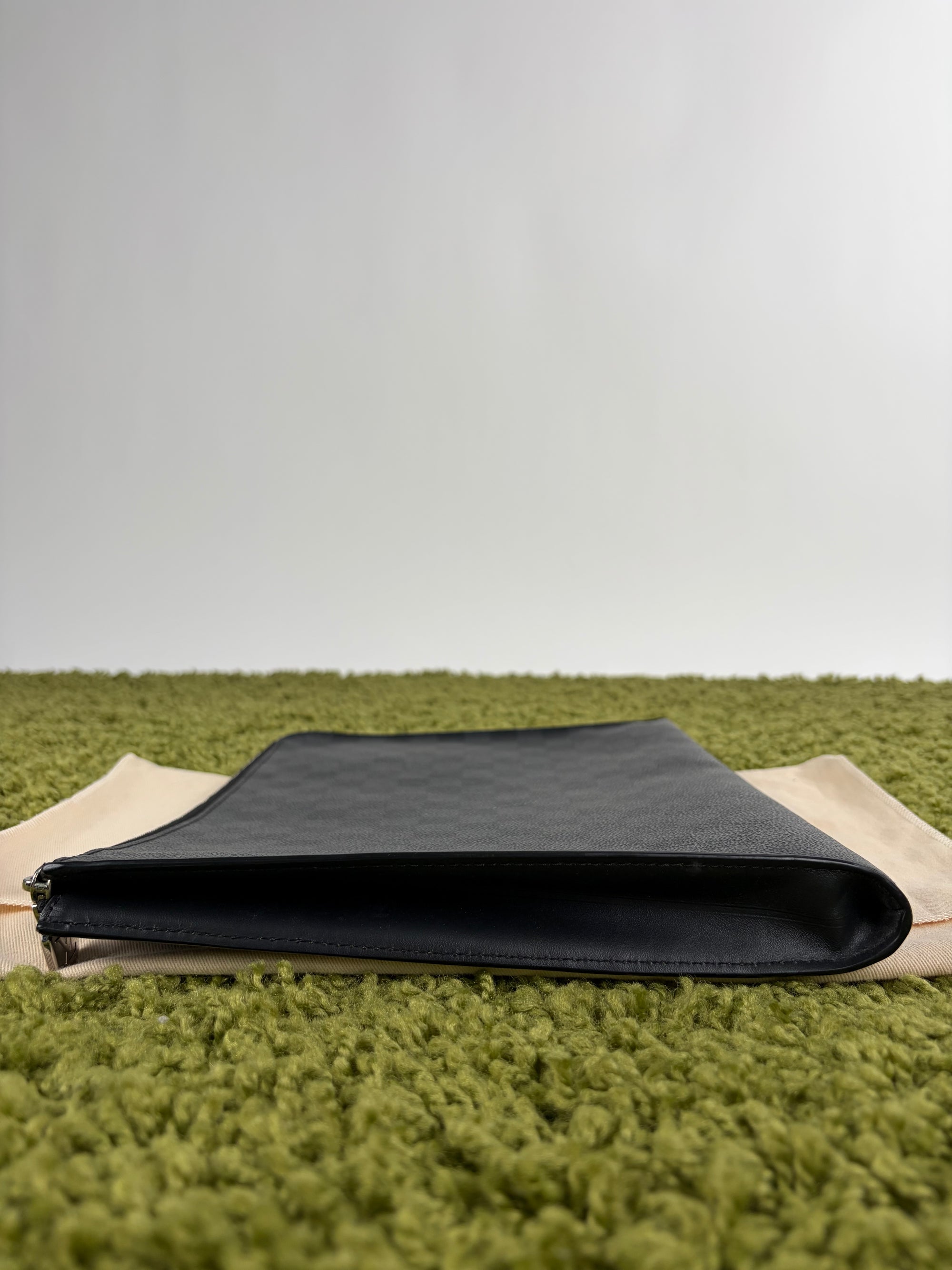 Pochette Louis vuitton voyage nera