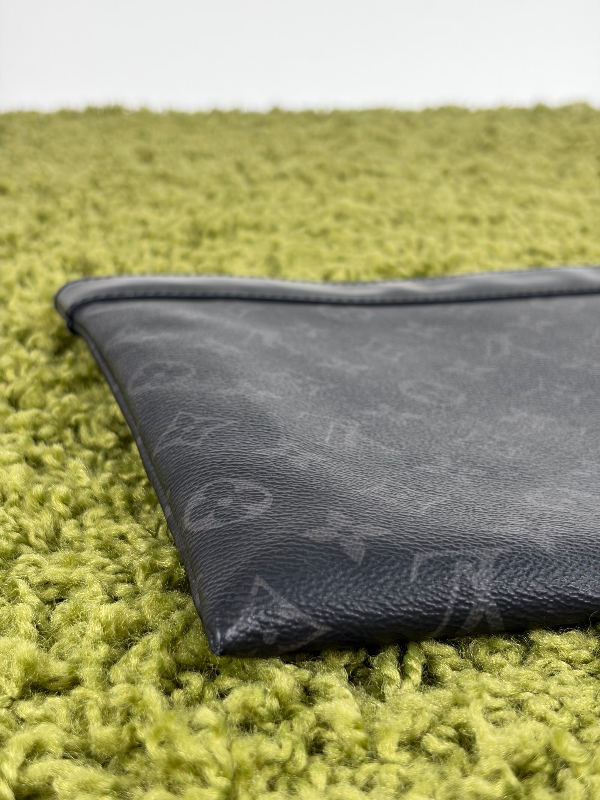Pochette Louis vuitton voyage nera