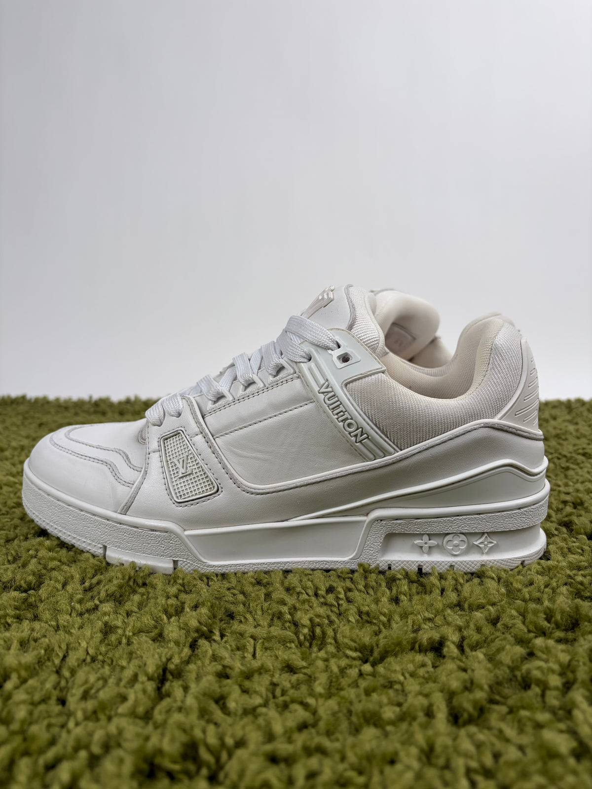 Louis Vuitton Trainer Bianca 6.5