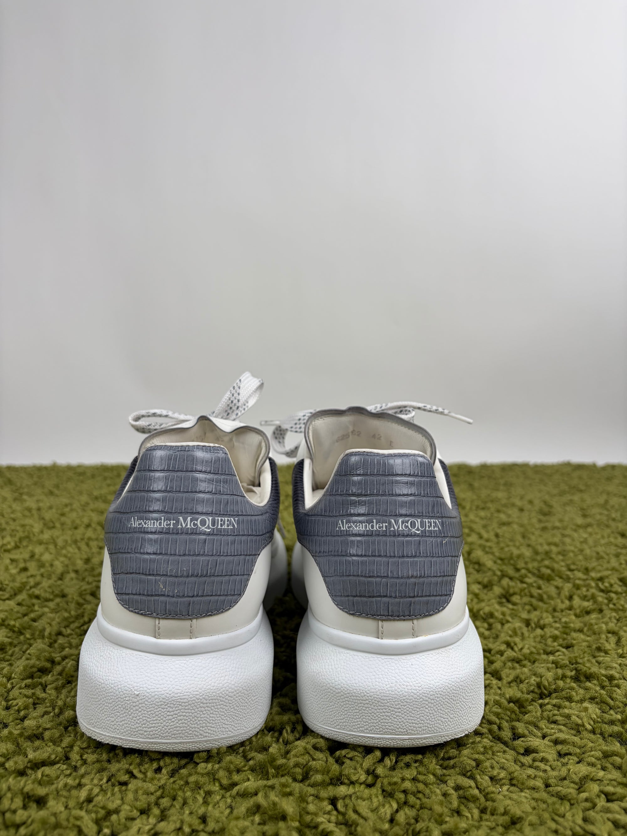 Mcqueen Size 42 bianche e blu