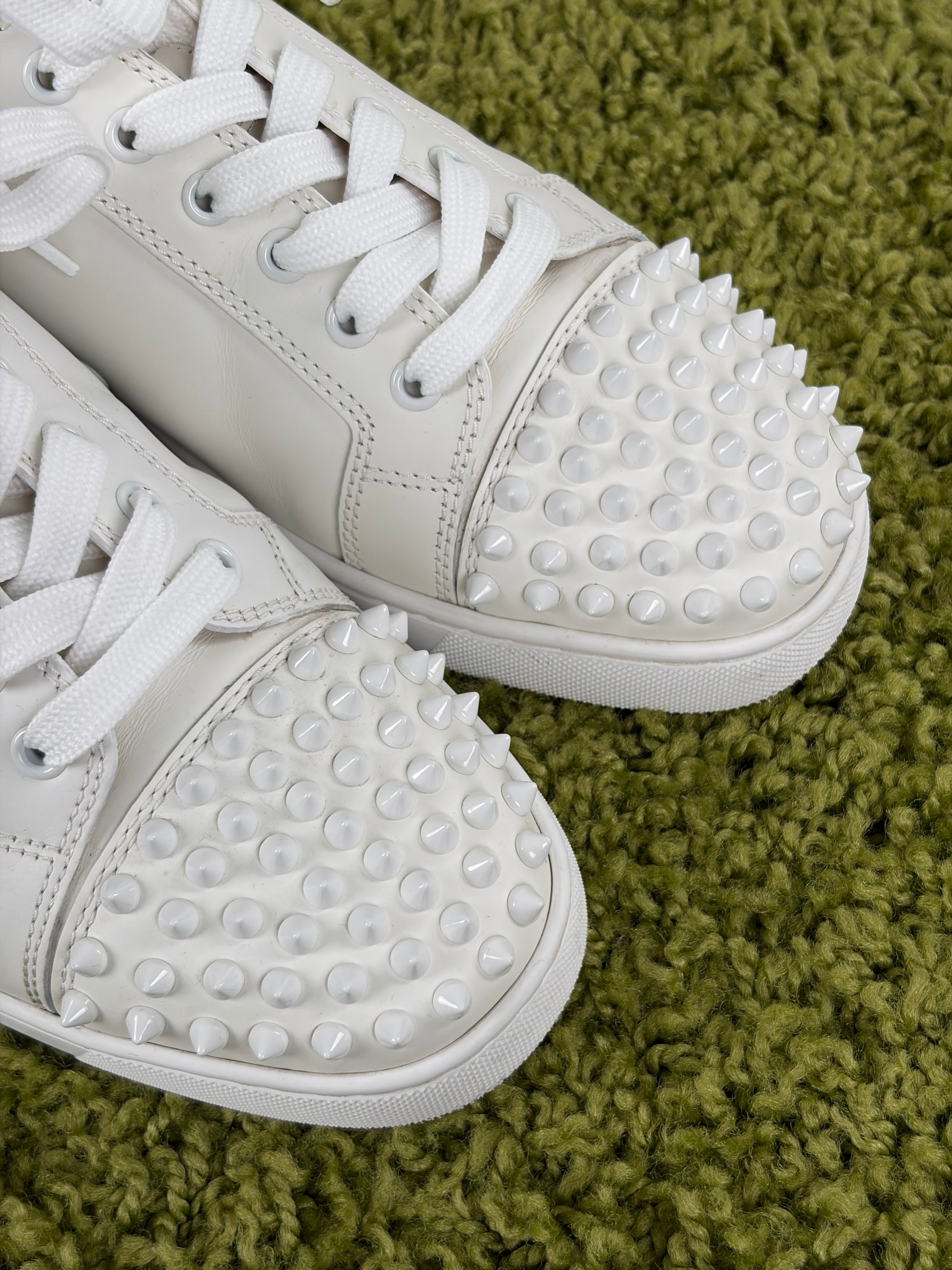 Louboutin basse Size 40 bianche