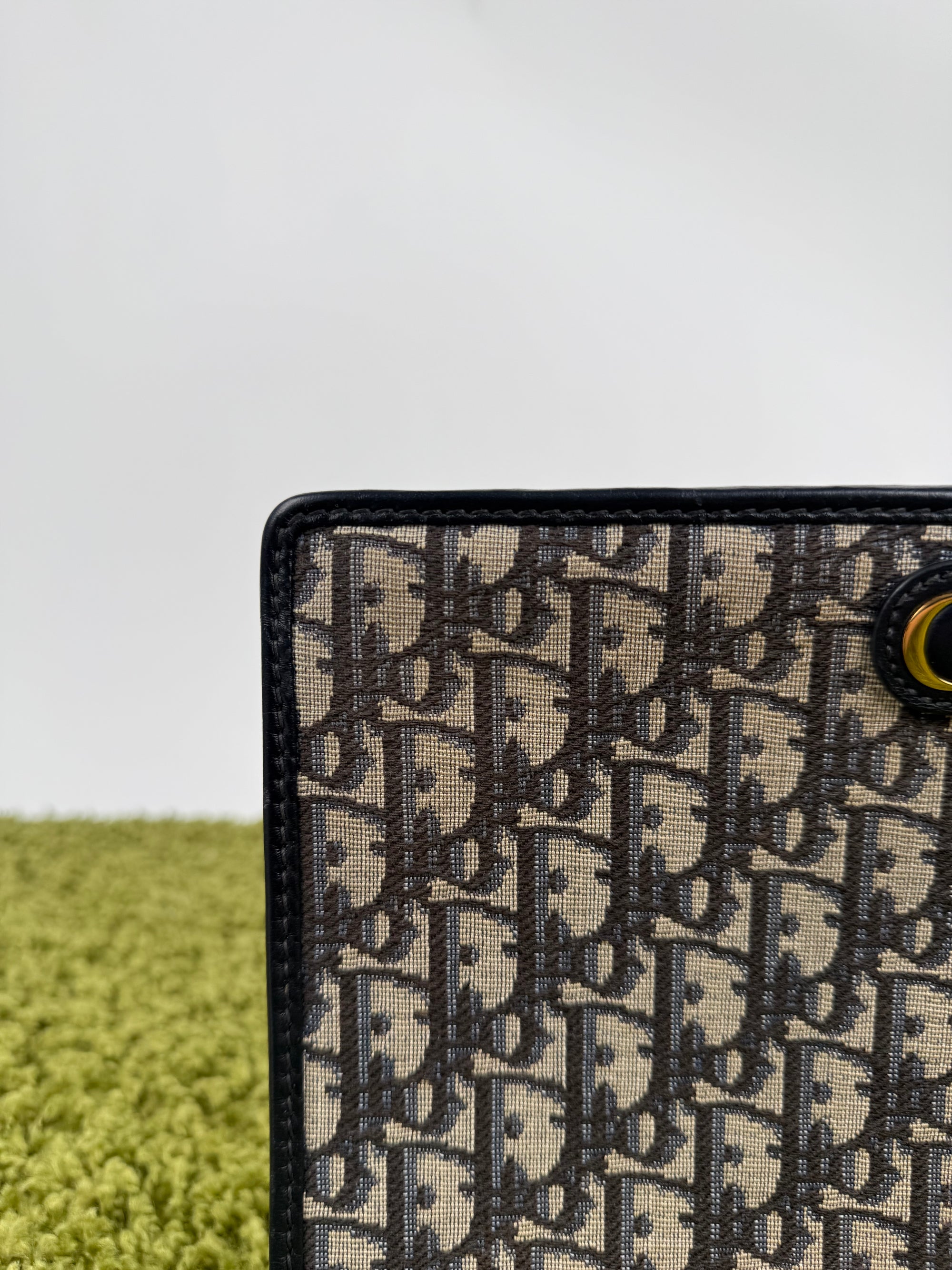Pochette Dior Dea 30 Montaigne