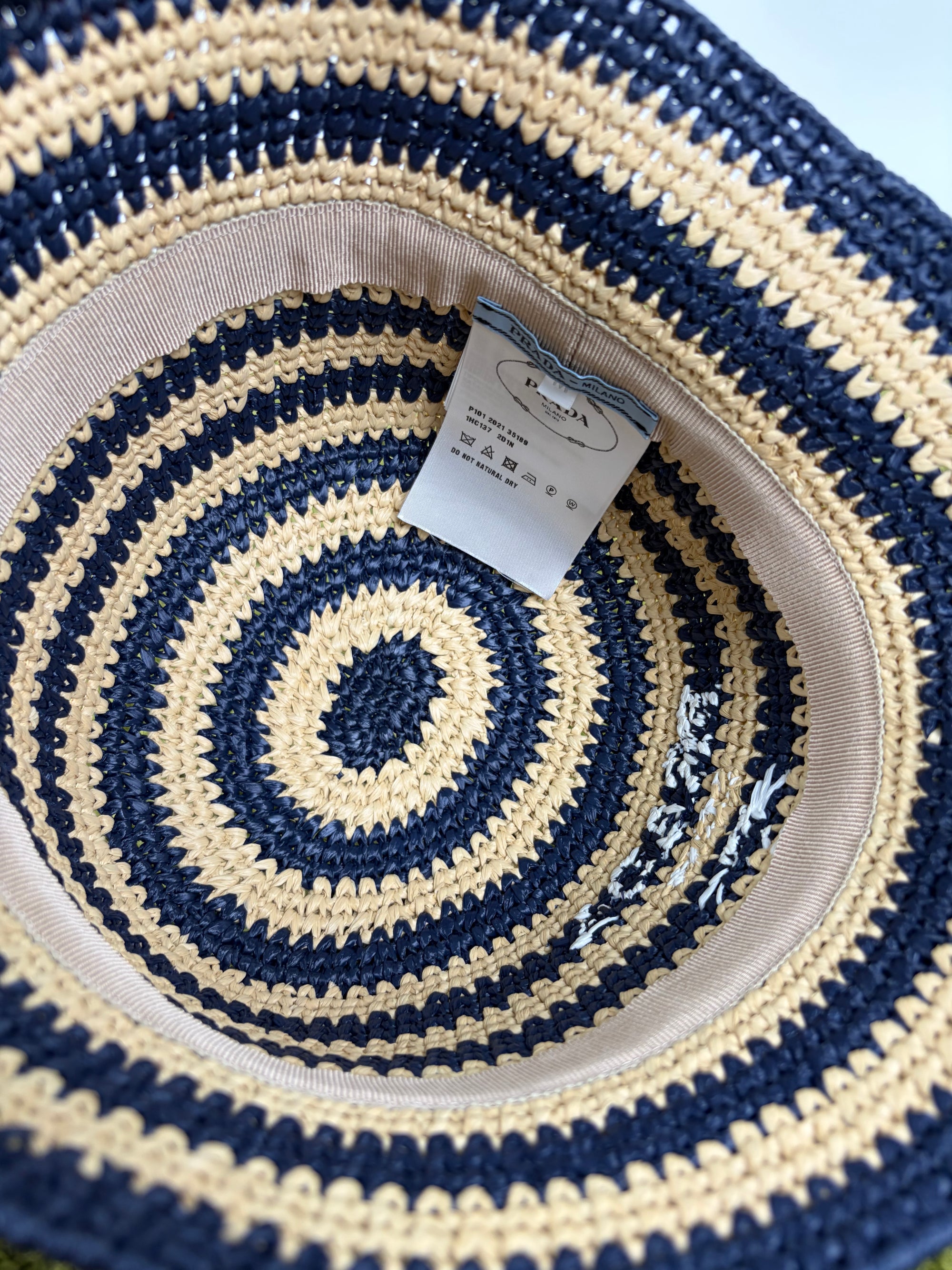 Cappello Prada beige e blu
