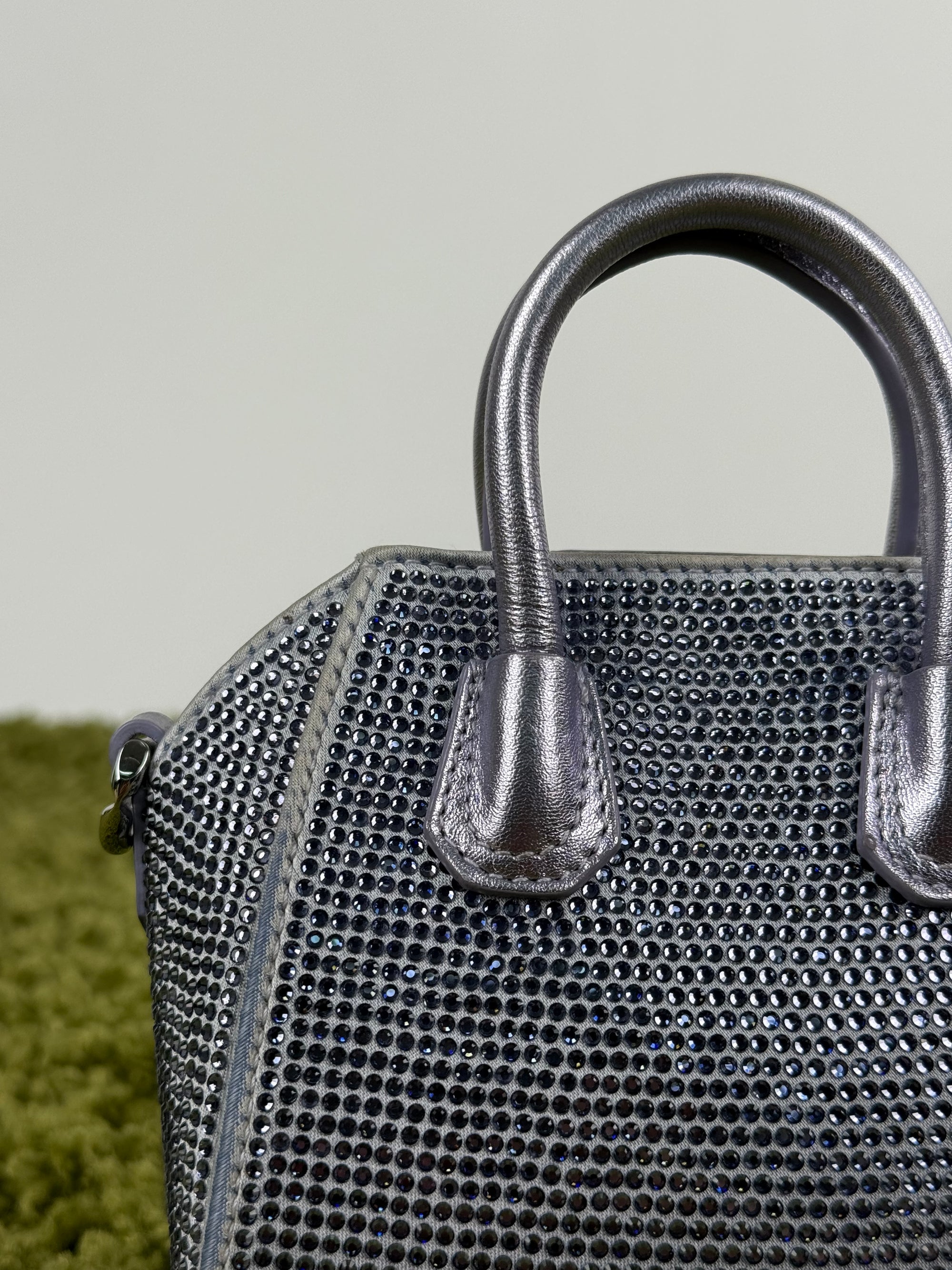 Borsa Micro Antigona In raso Con strass lavanda Viola