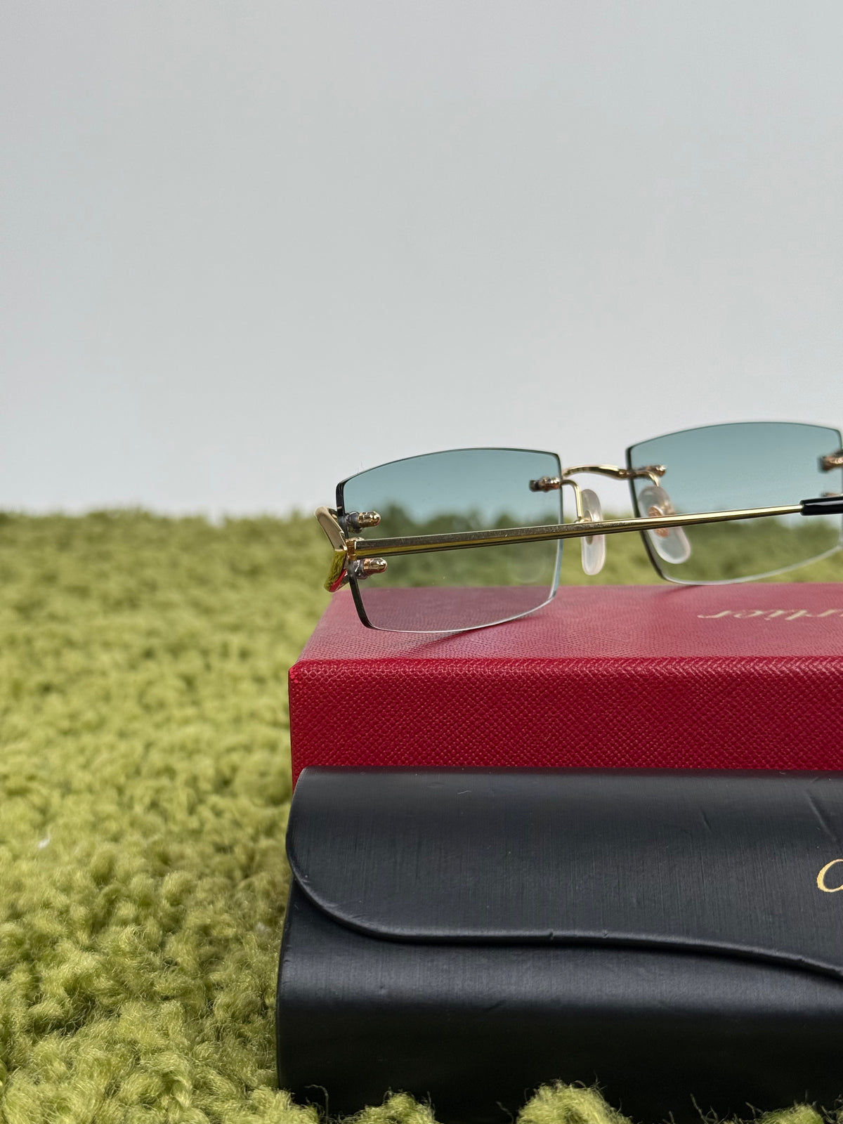 Occhiali da sole Cartier con aste oro