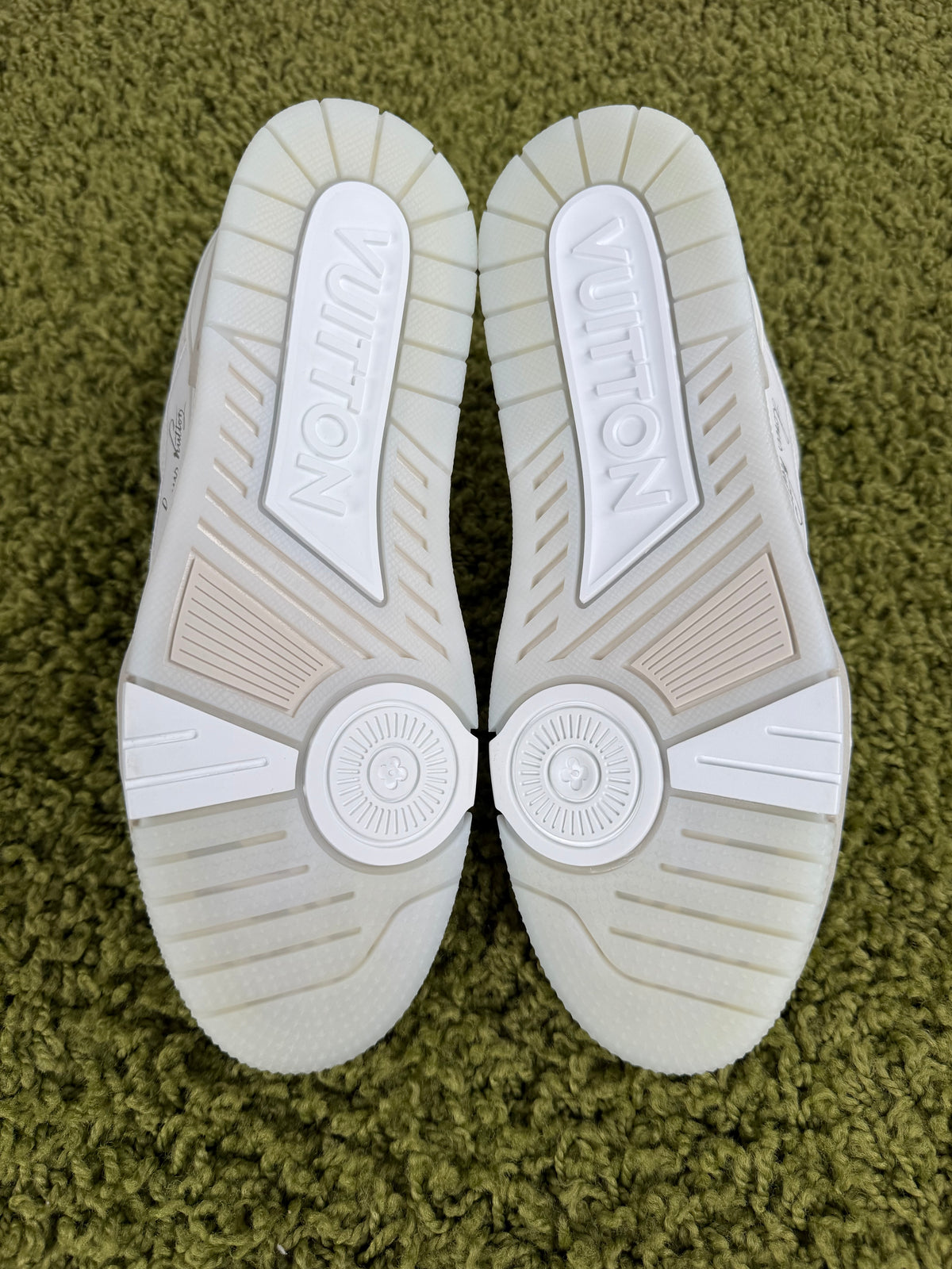 Louis Vuitton Trainer Bianca 7.5