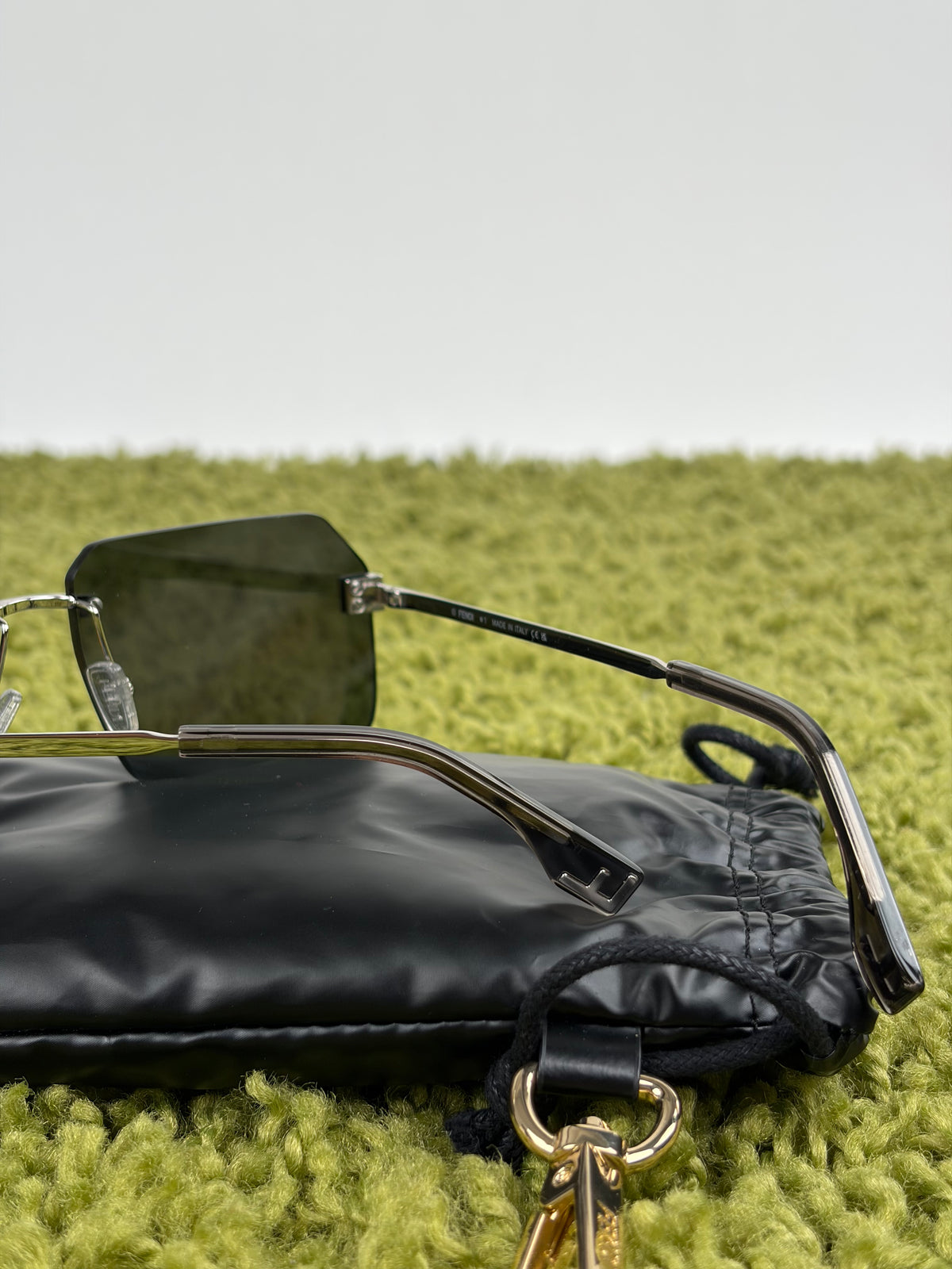 Occhiali da sole gemoetrici Fendi Sky FE40043U Montatura glasant Nero