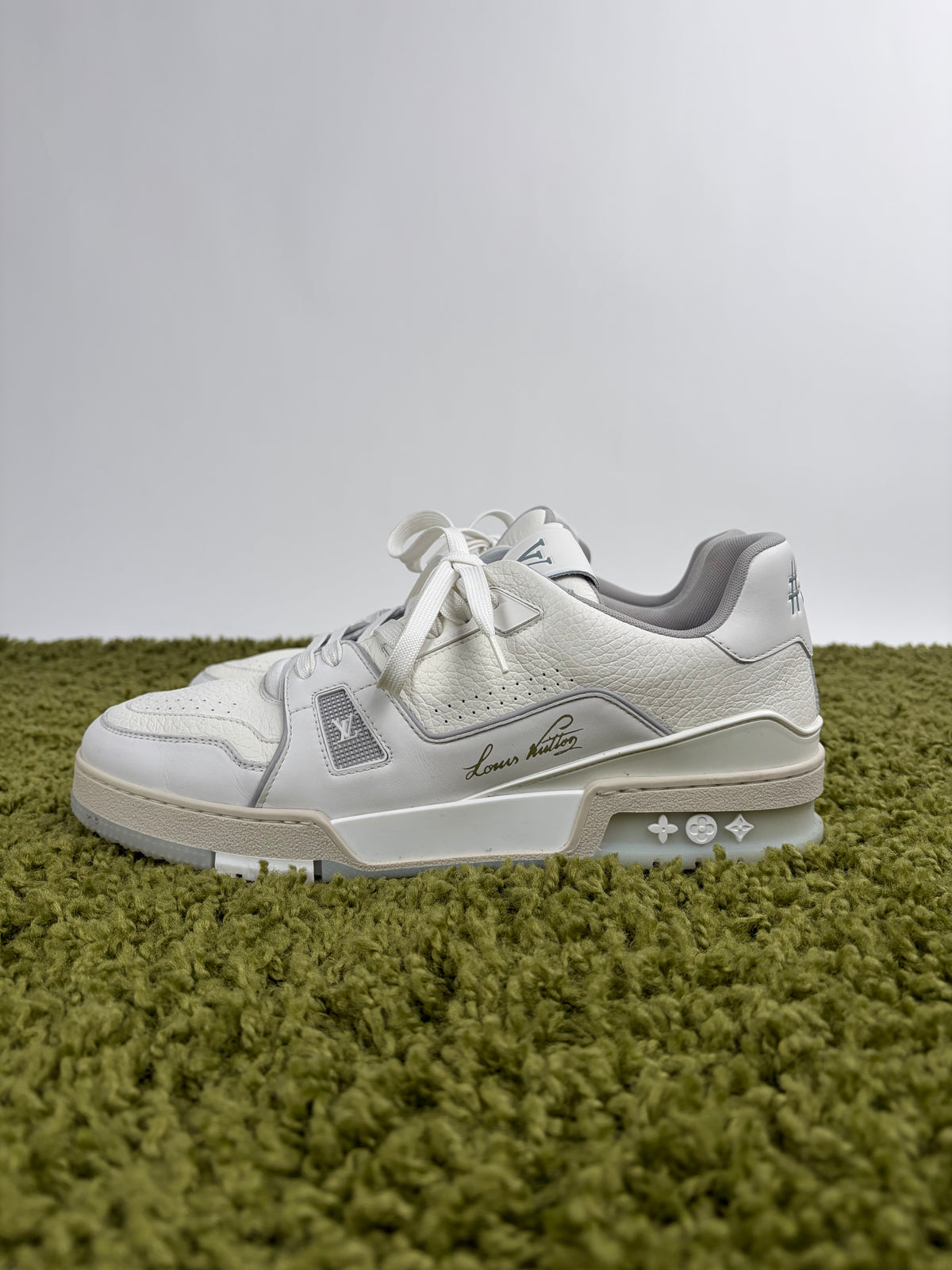 Louis Vuitton Trainer Bianca 9.5