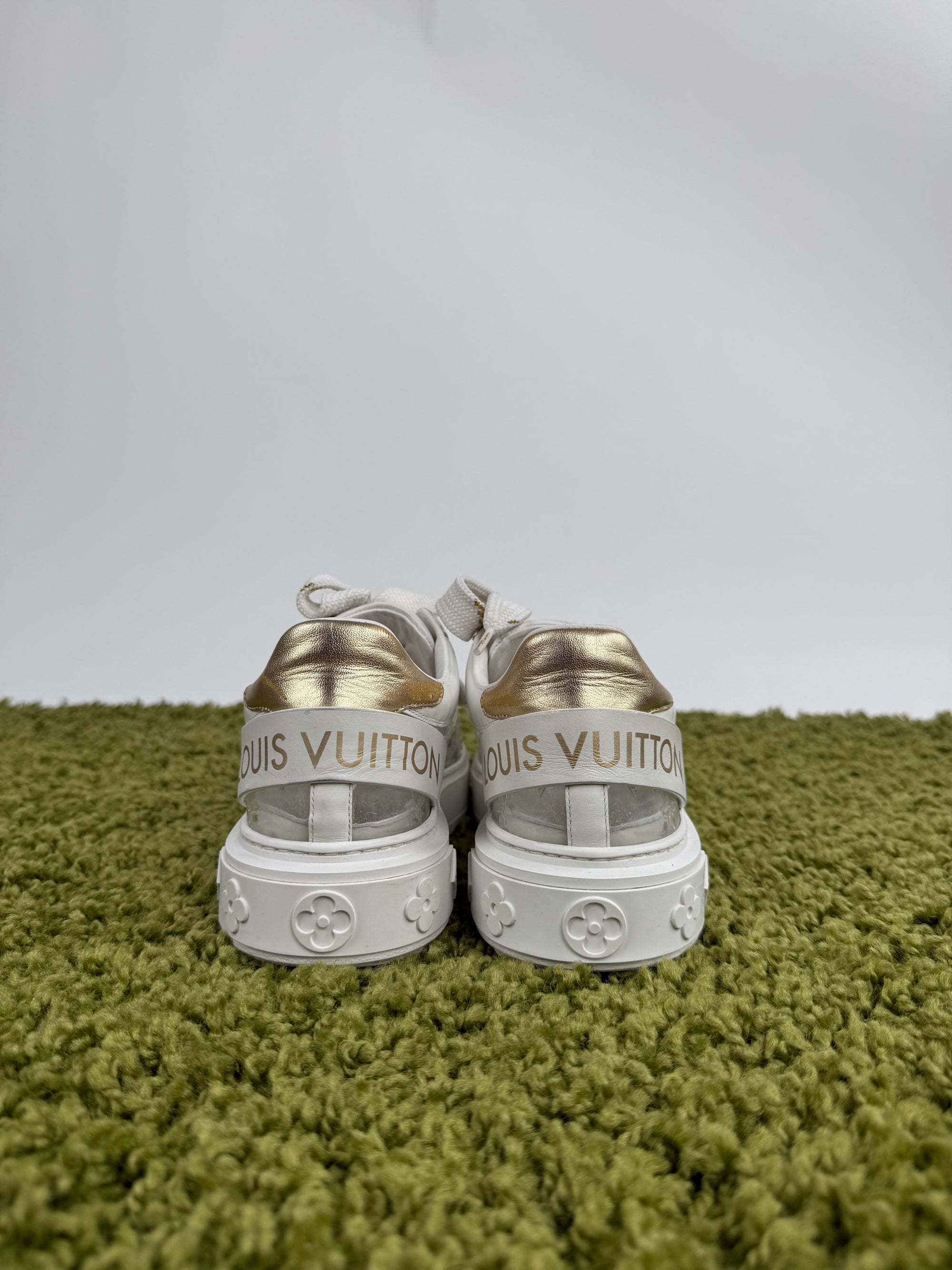 Louis Vuitton Time Out Monogram Bianca 39