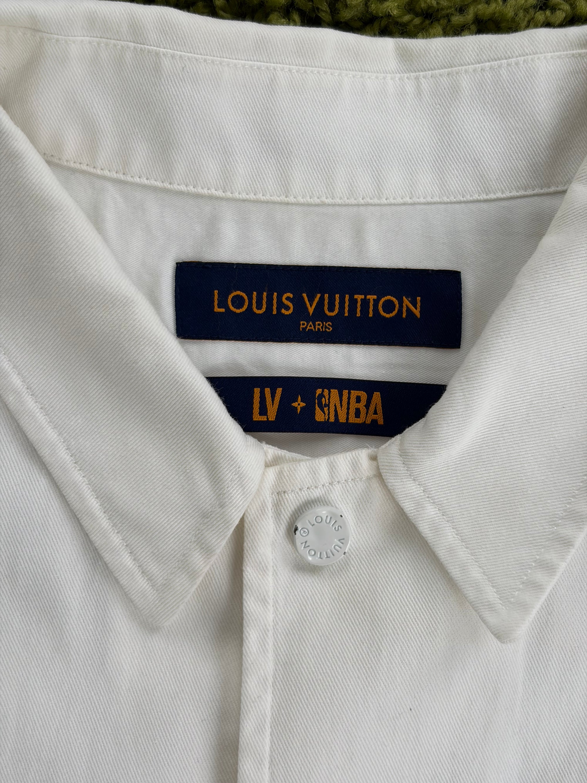 Camicia Louis Vuitton X NBA Size L bianca e multicolore