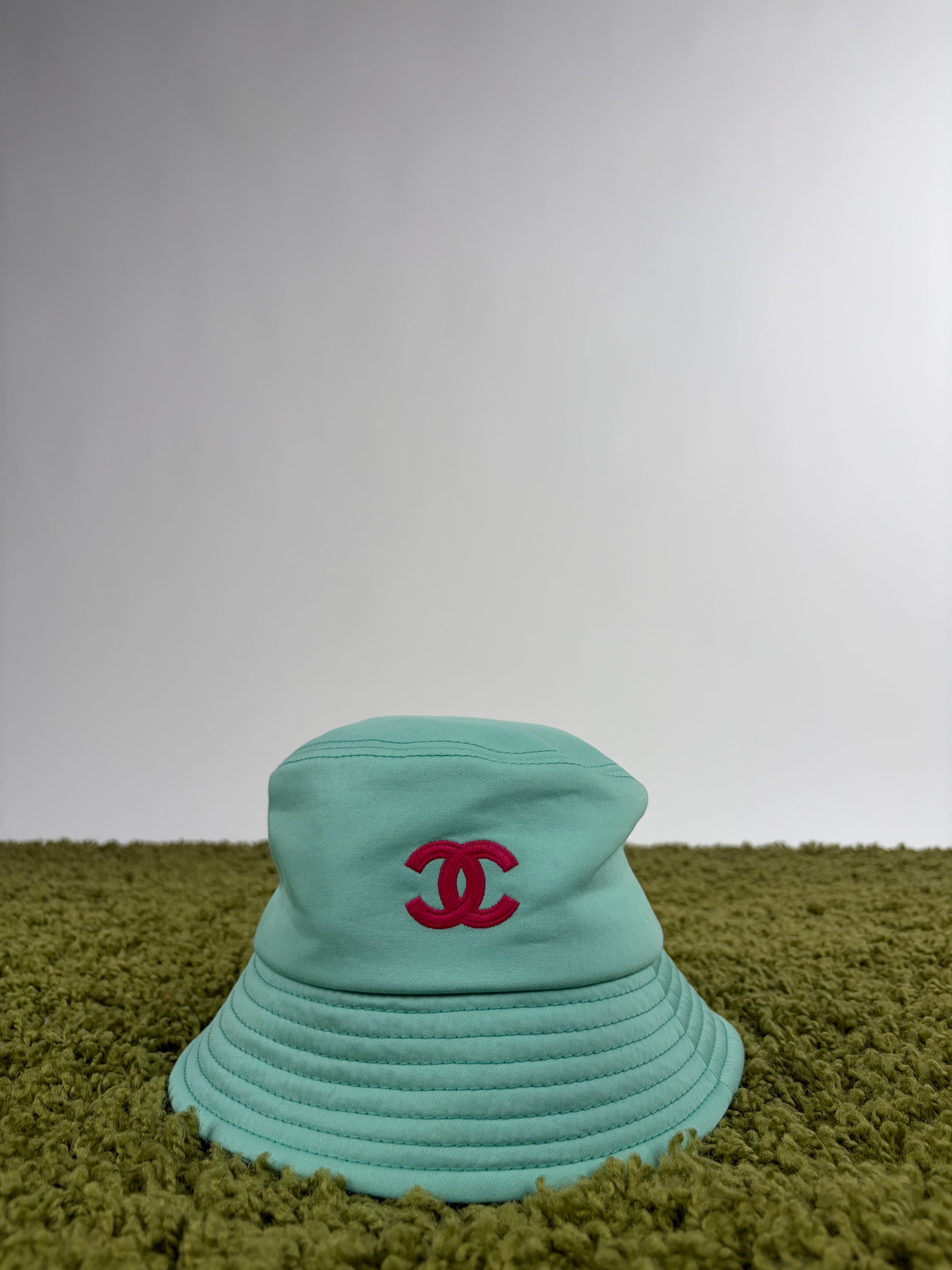 Cappello Chanel verde acqua