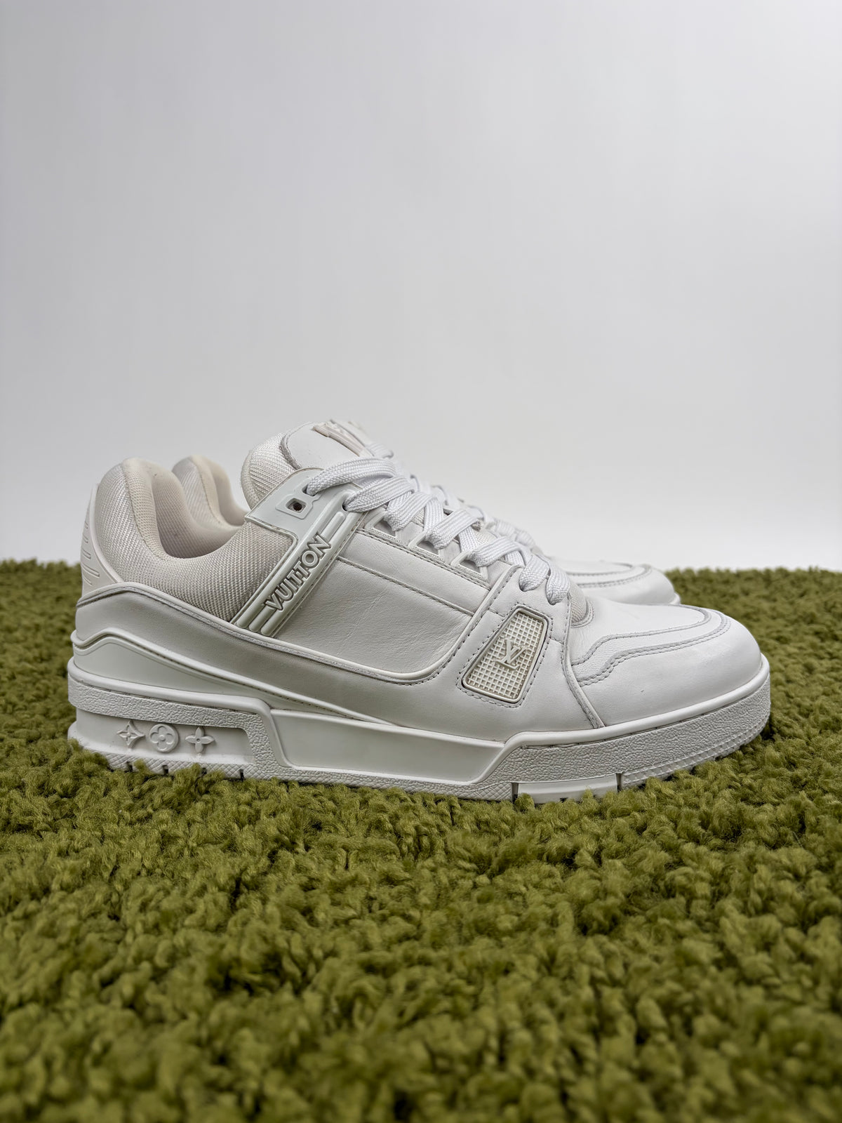 Louis Vuitton Trainer Bianca 6.5