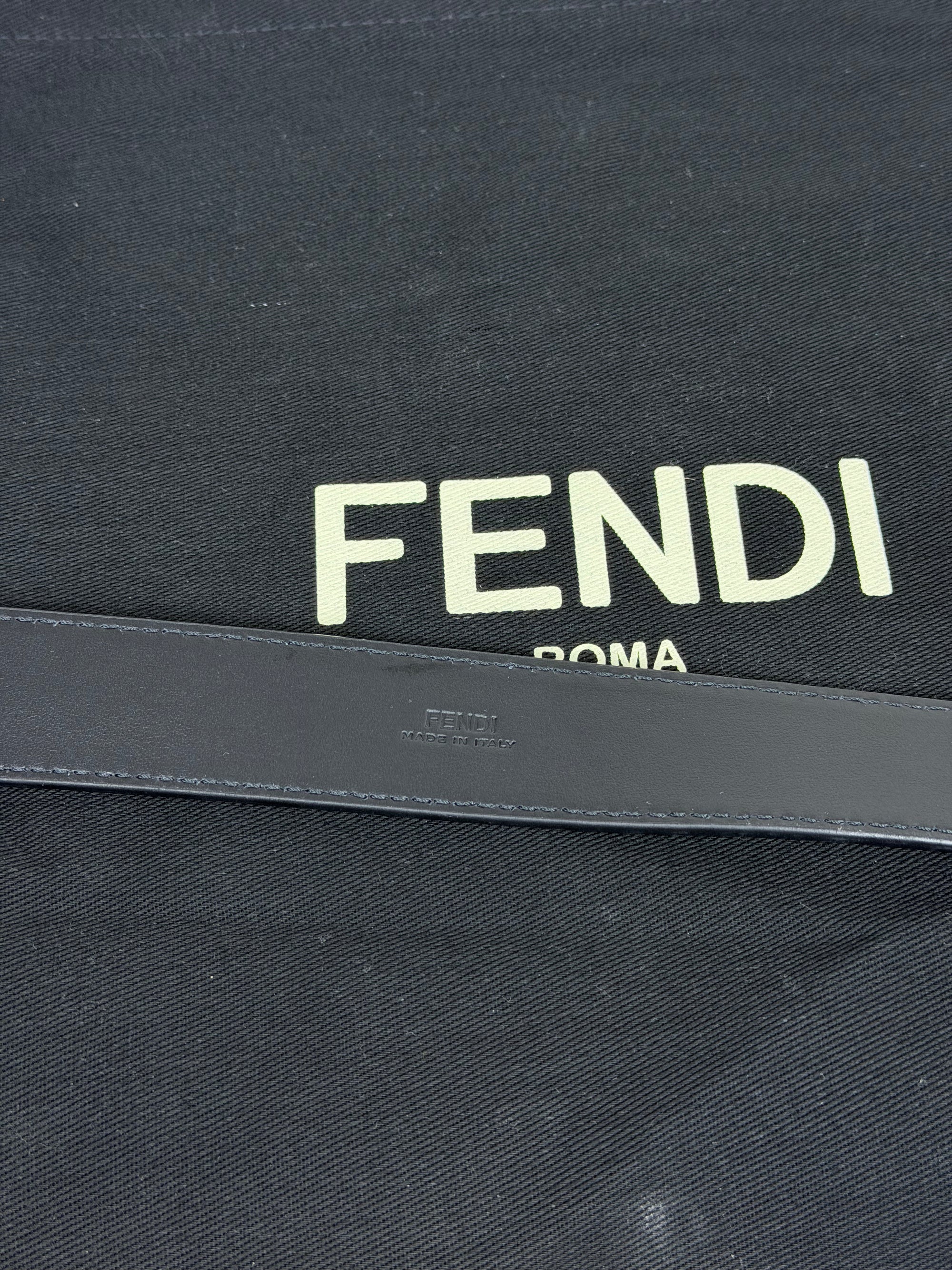 Cintura Fendi con portafogli nera