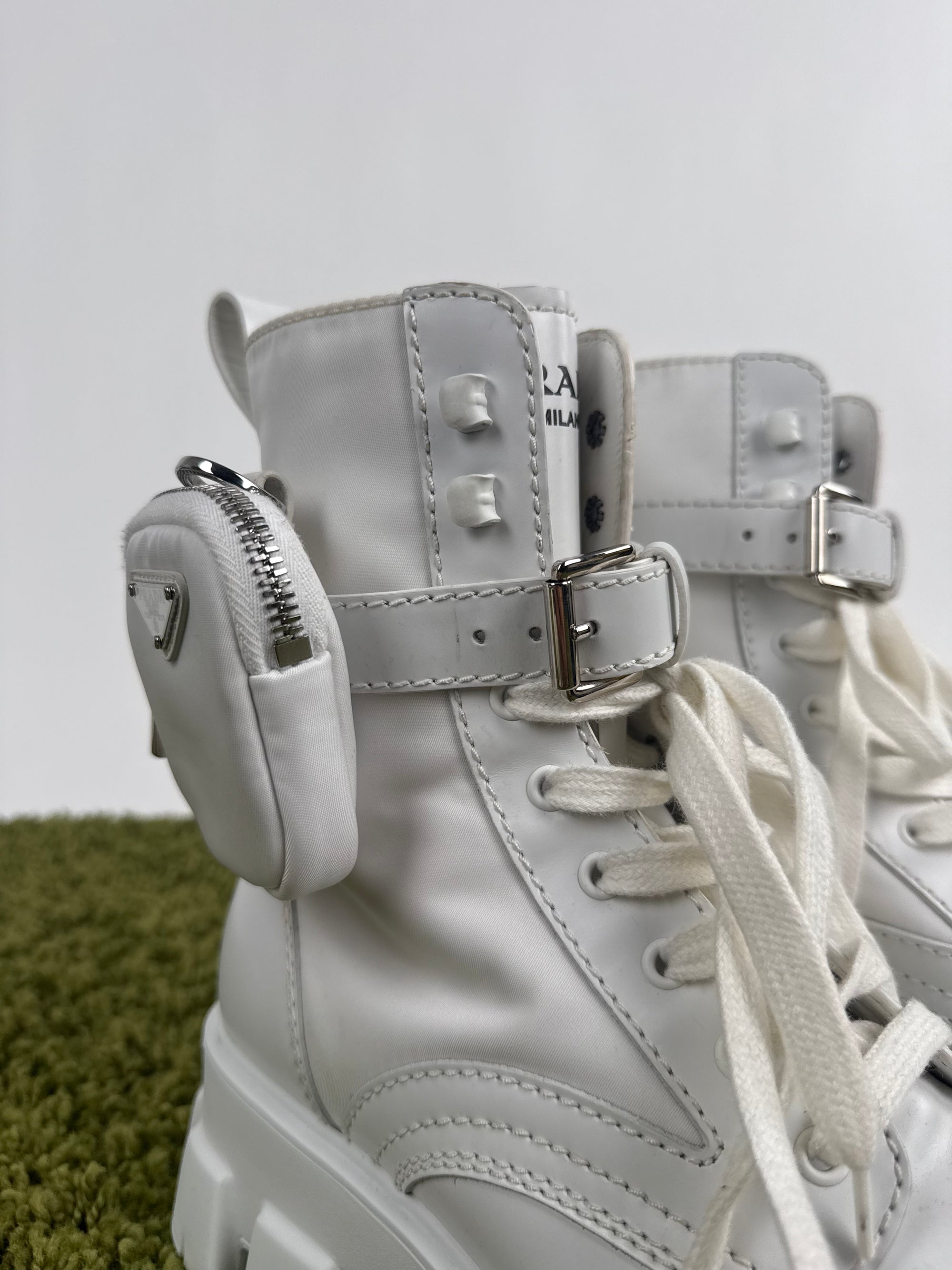 Prada Monolith in pelle bianca 43