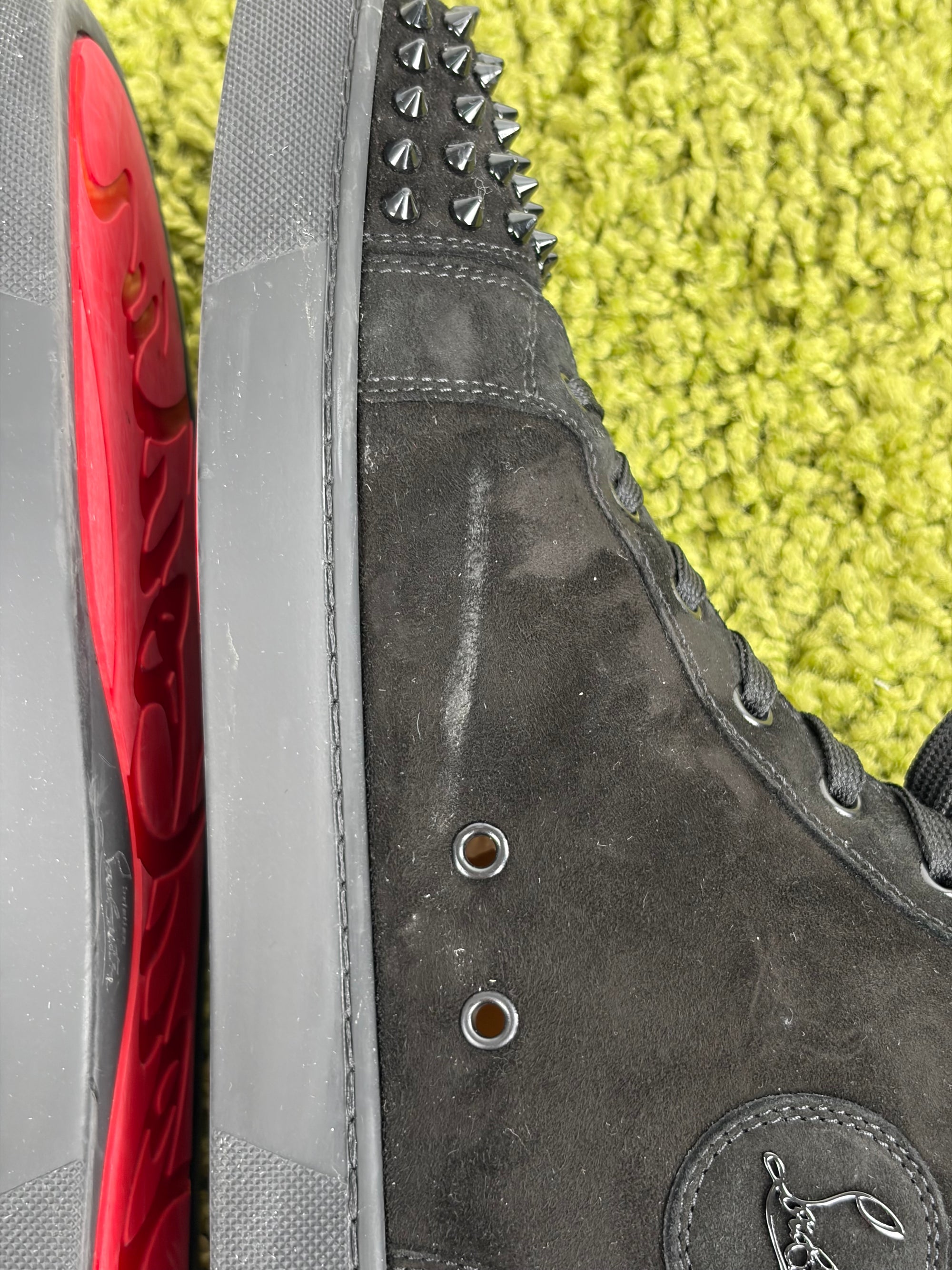 Louboutin Size 44 nere in camoscio