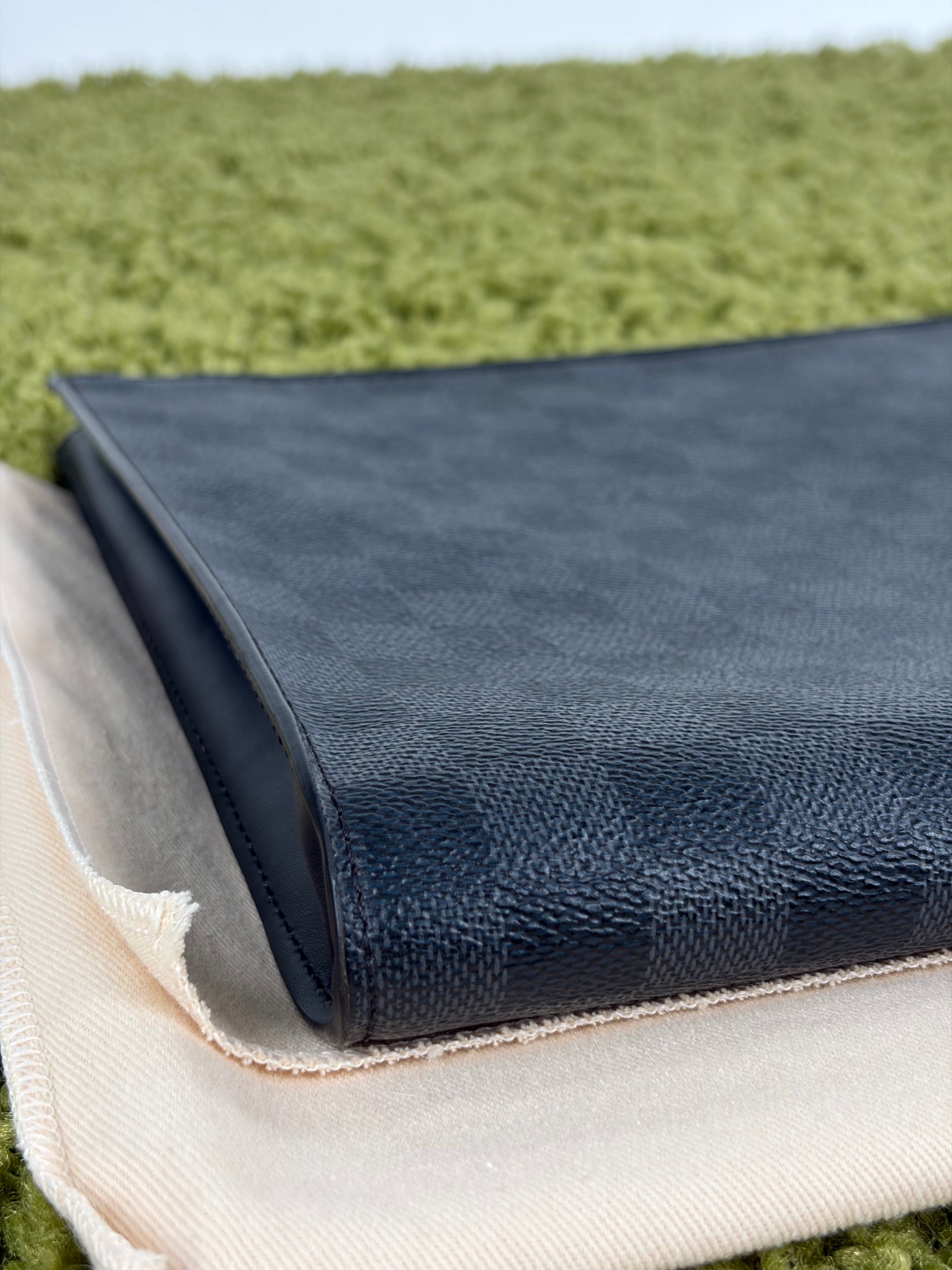 Pochette Louis vuitton voyage nera