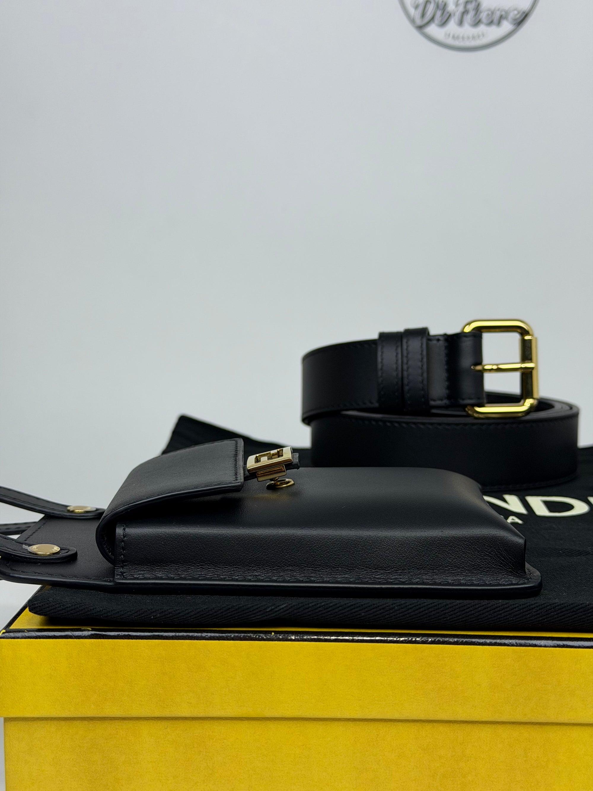 Cintura Fendi con portafogli nera