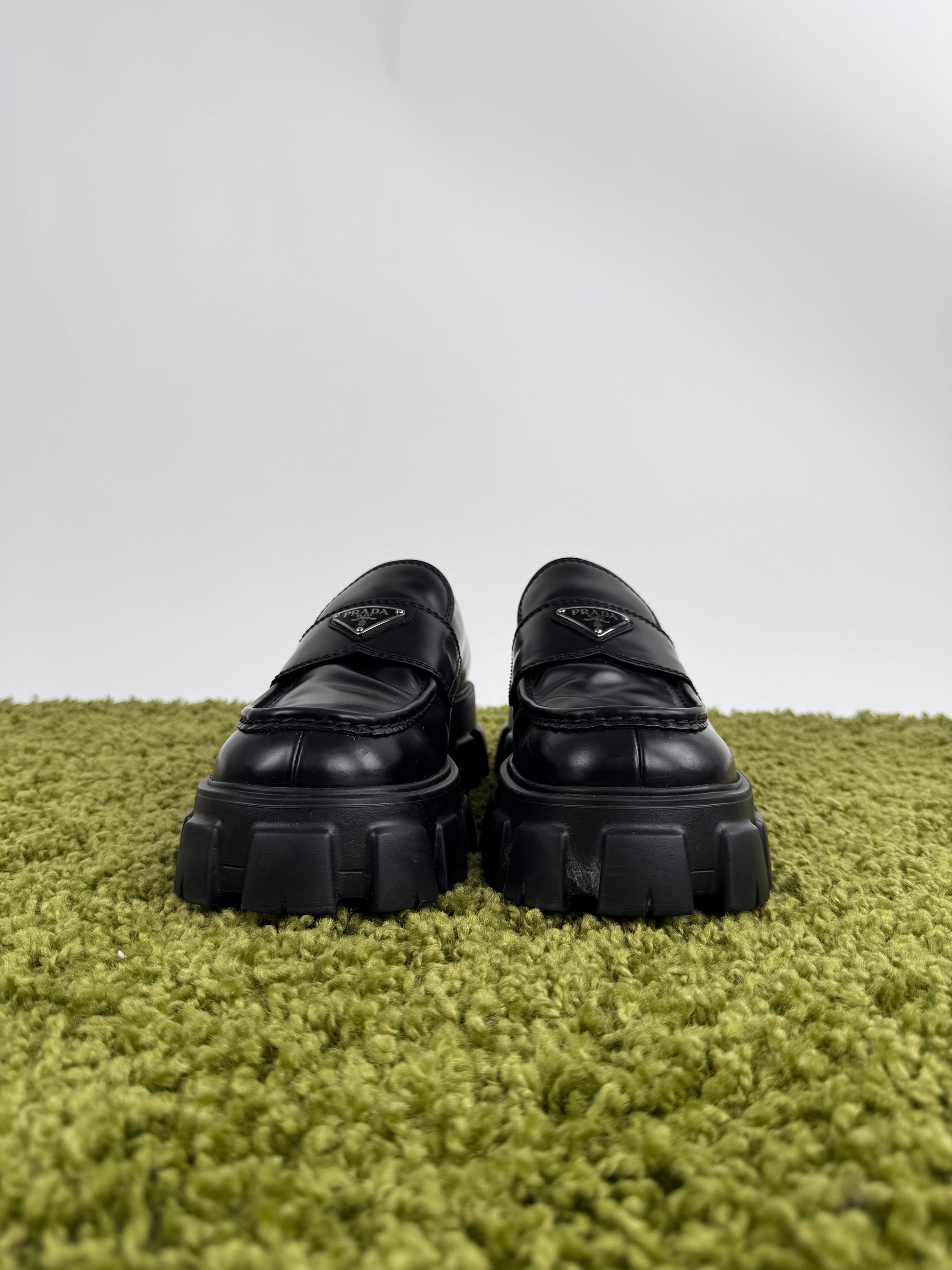 Mocassino Prada in pelle nera 9=43