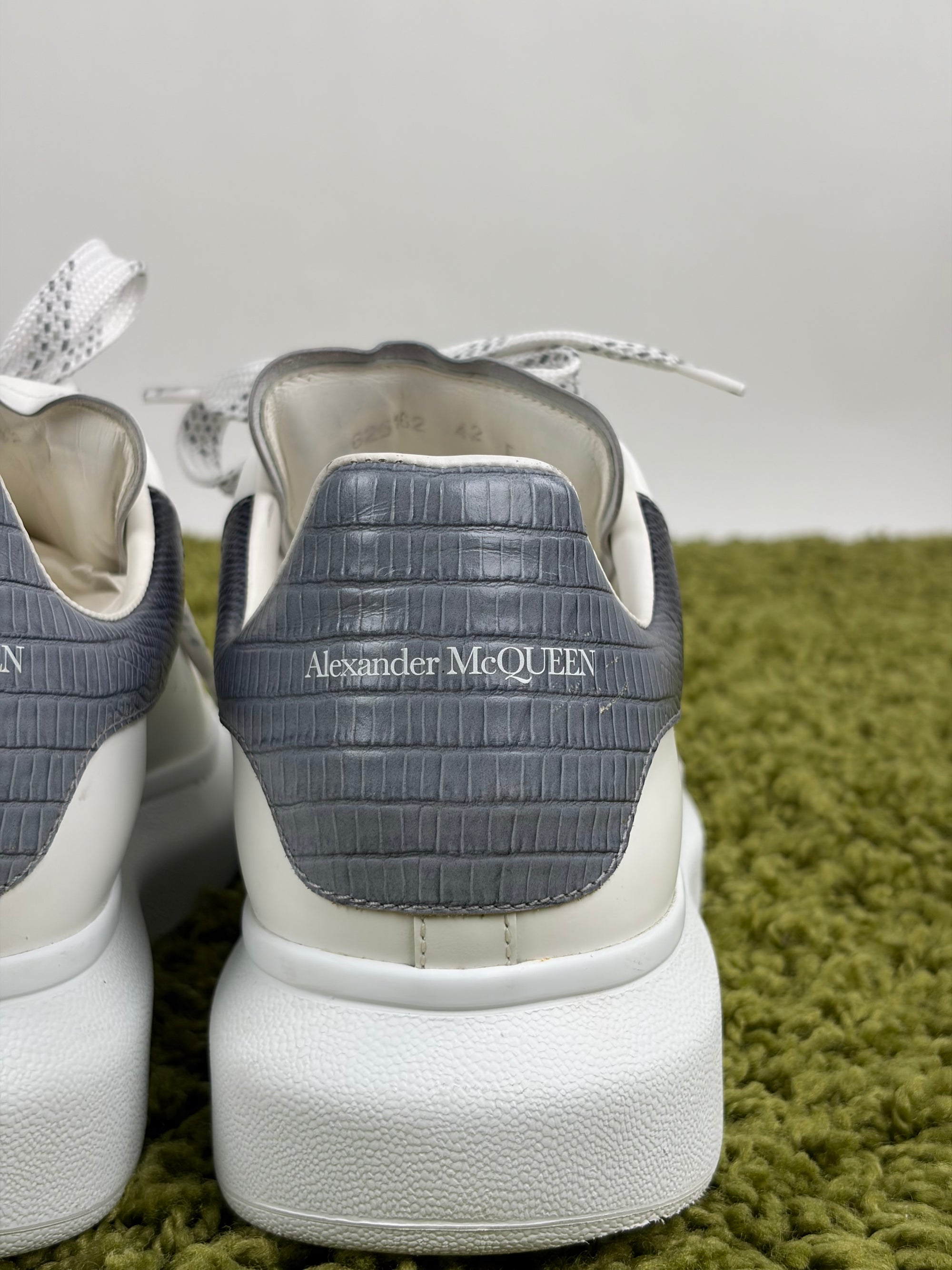 Mcqueen Size 42 bianche e blu