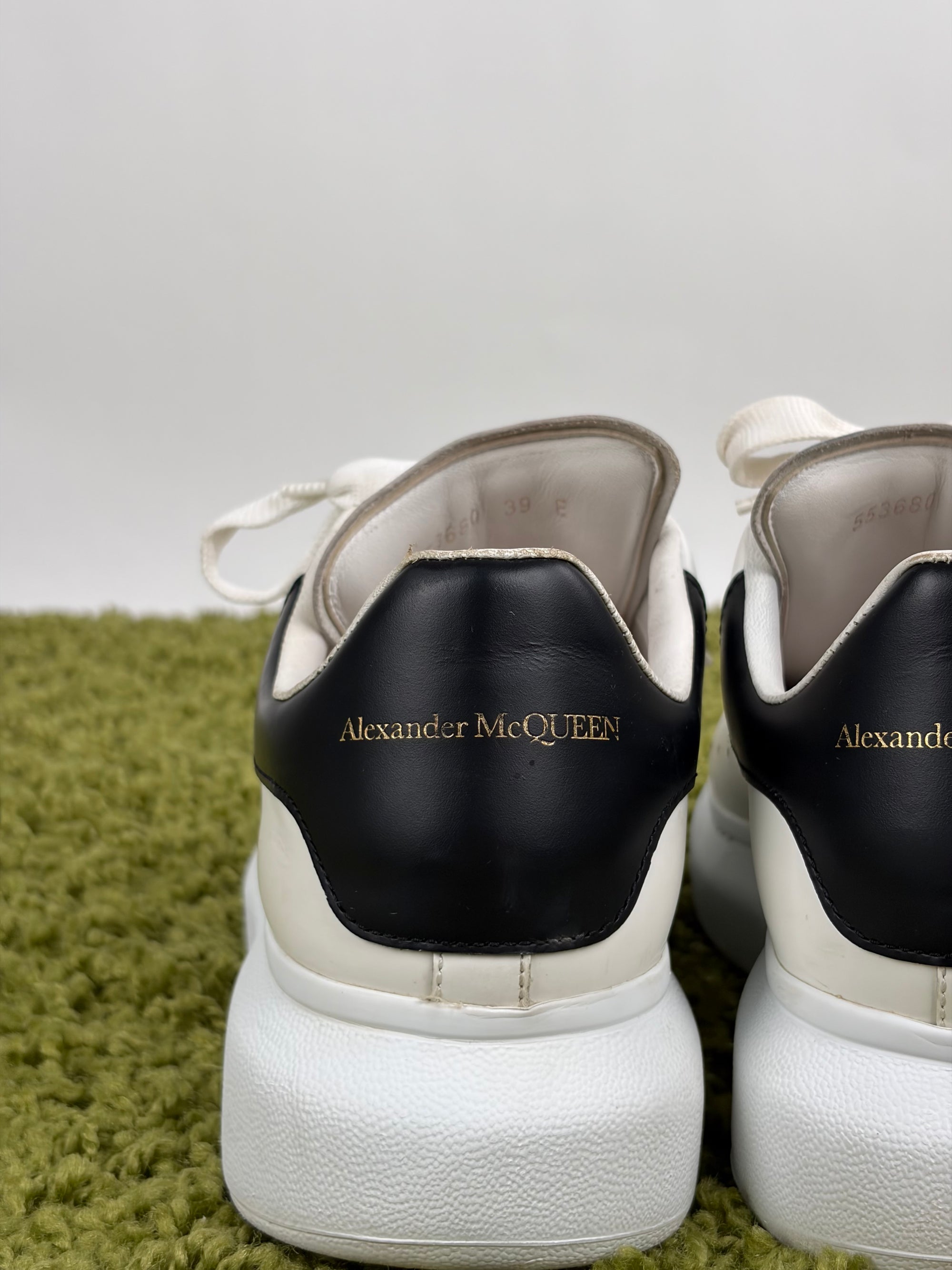 Mcqueen Size 39 bianche e nere