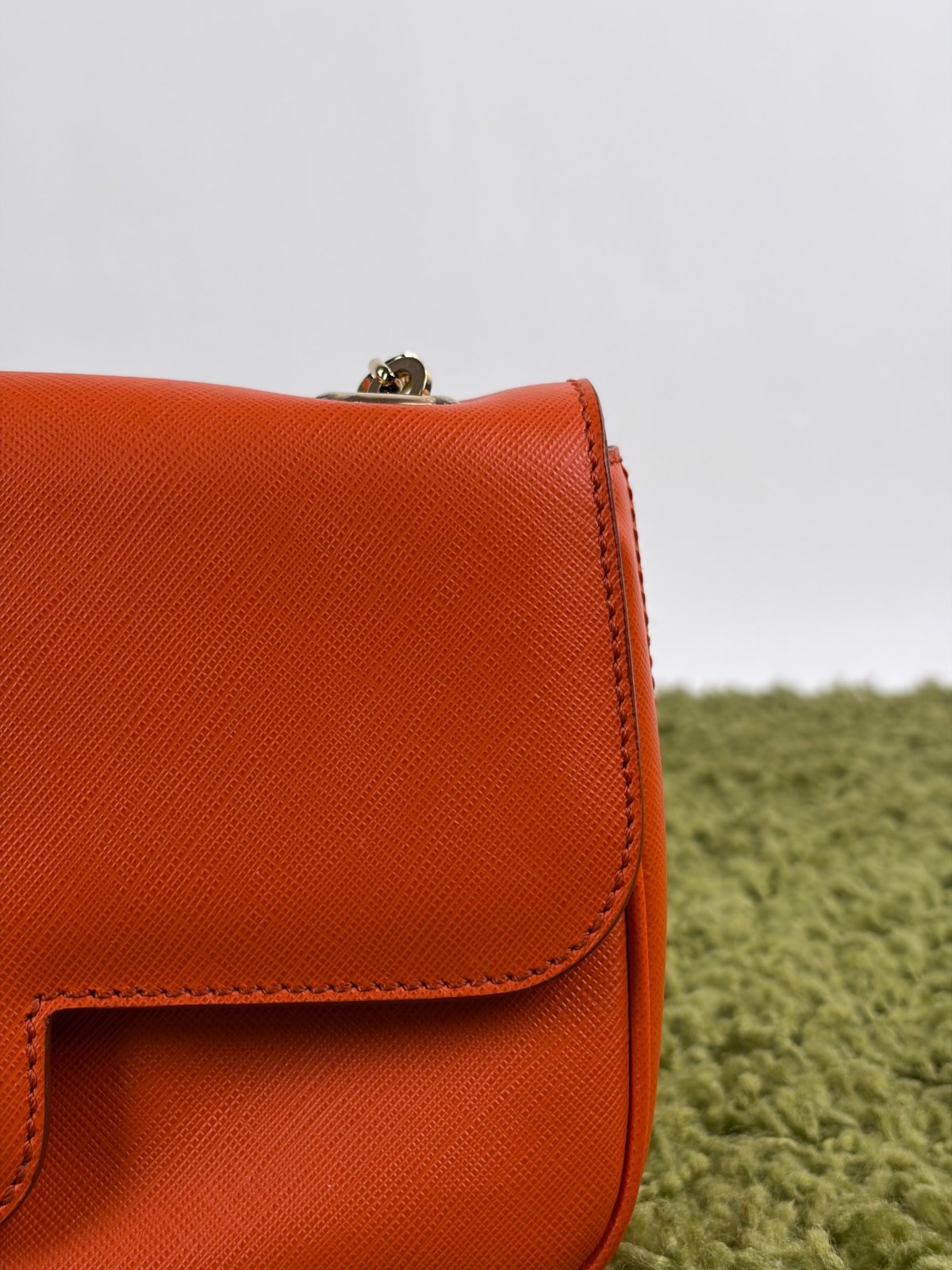Borsa Ferragamo Gancini Chain Arancione - Second Hand Di Fiore