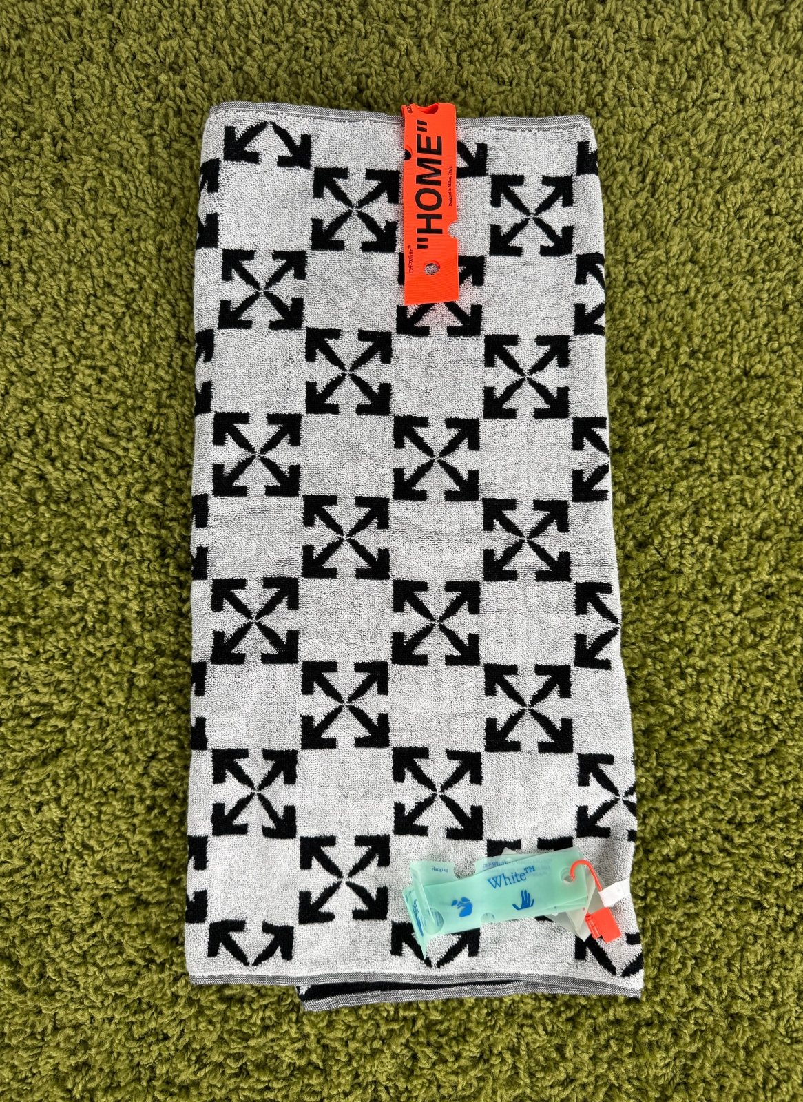 Telo da Bagno Off White grande e piccolo Nero Bianco - Second Hand Di Fiore