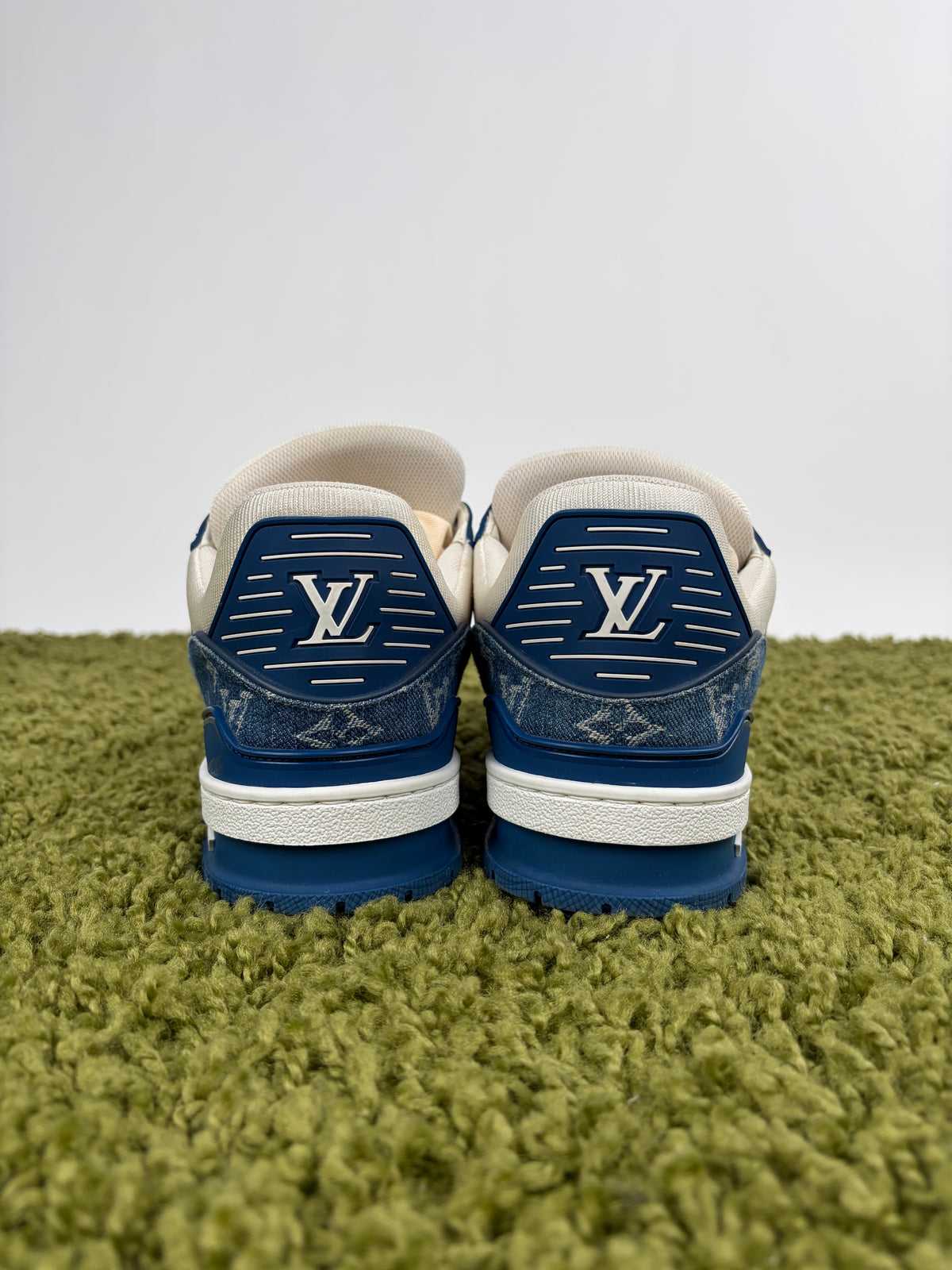 Louis Vuitton Trainer in Denim Blu 7.5