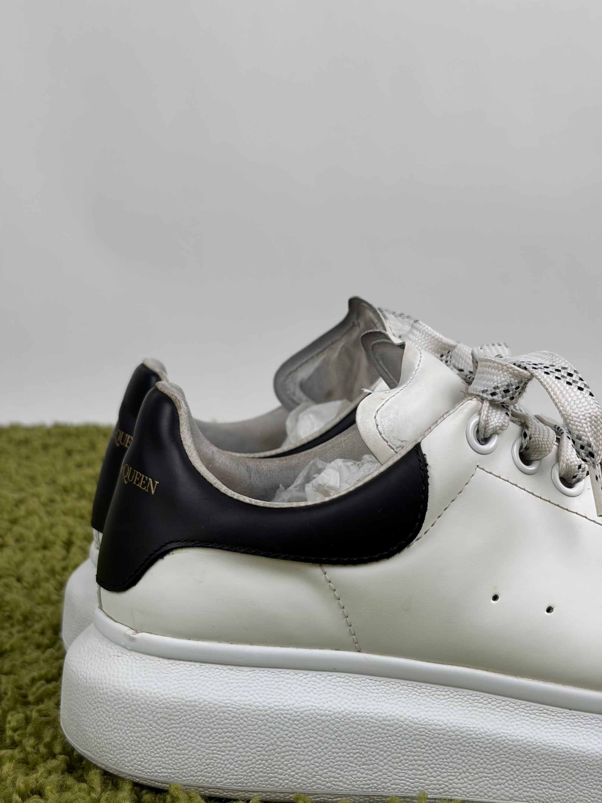 Mcqueen Size 39 bianche e nere