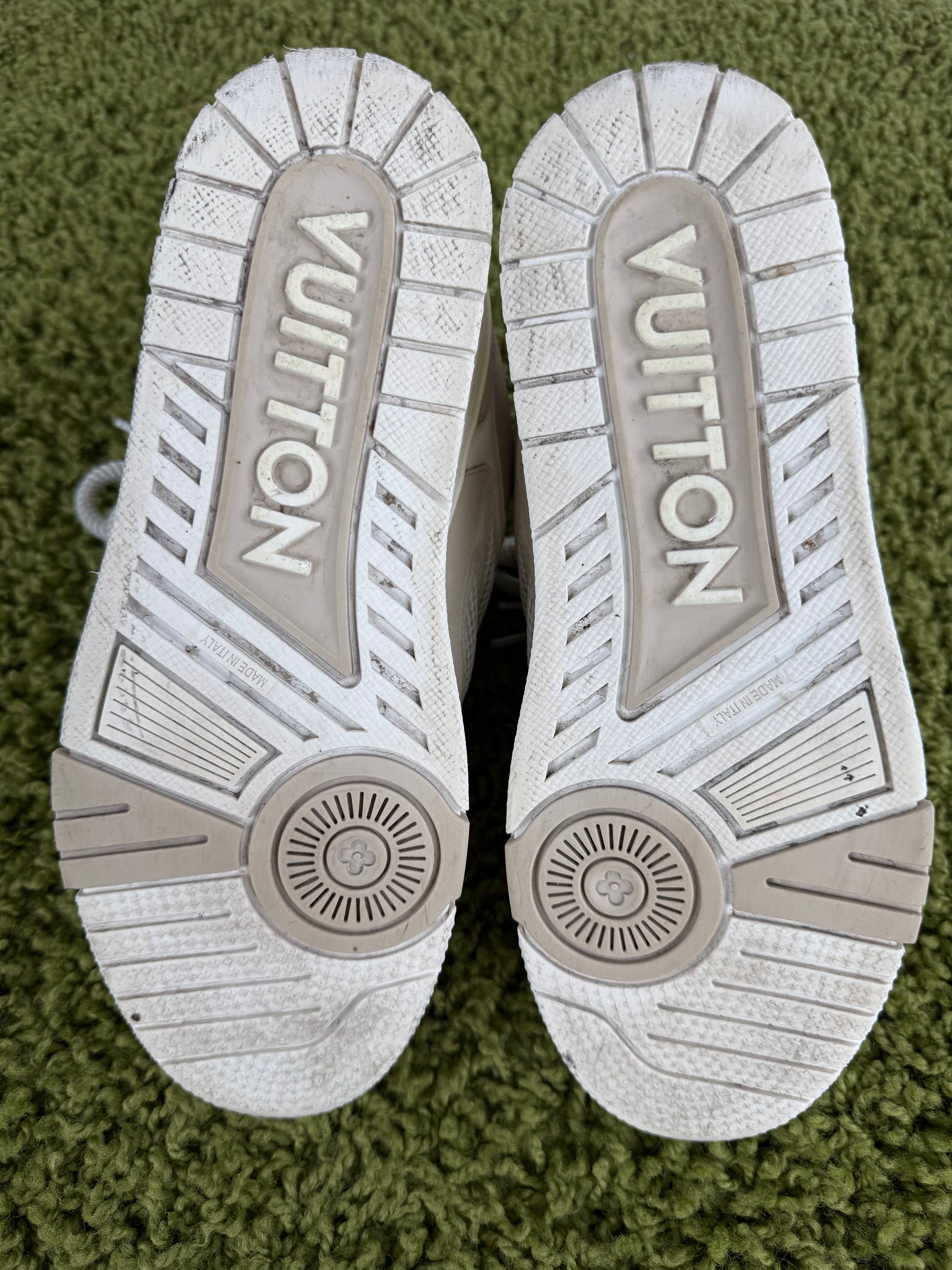 Louis Vuitton Skate beige 6.5