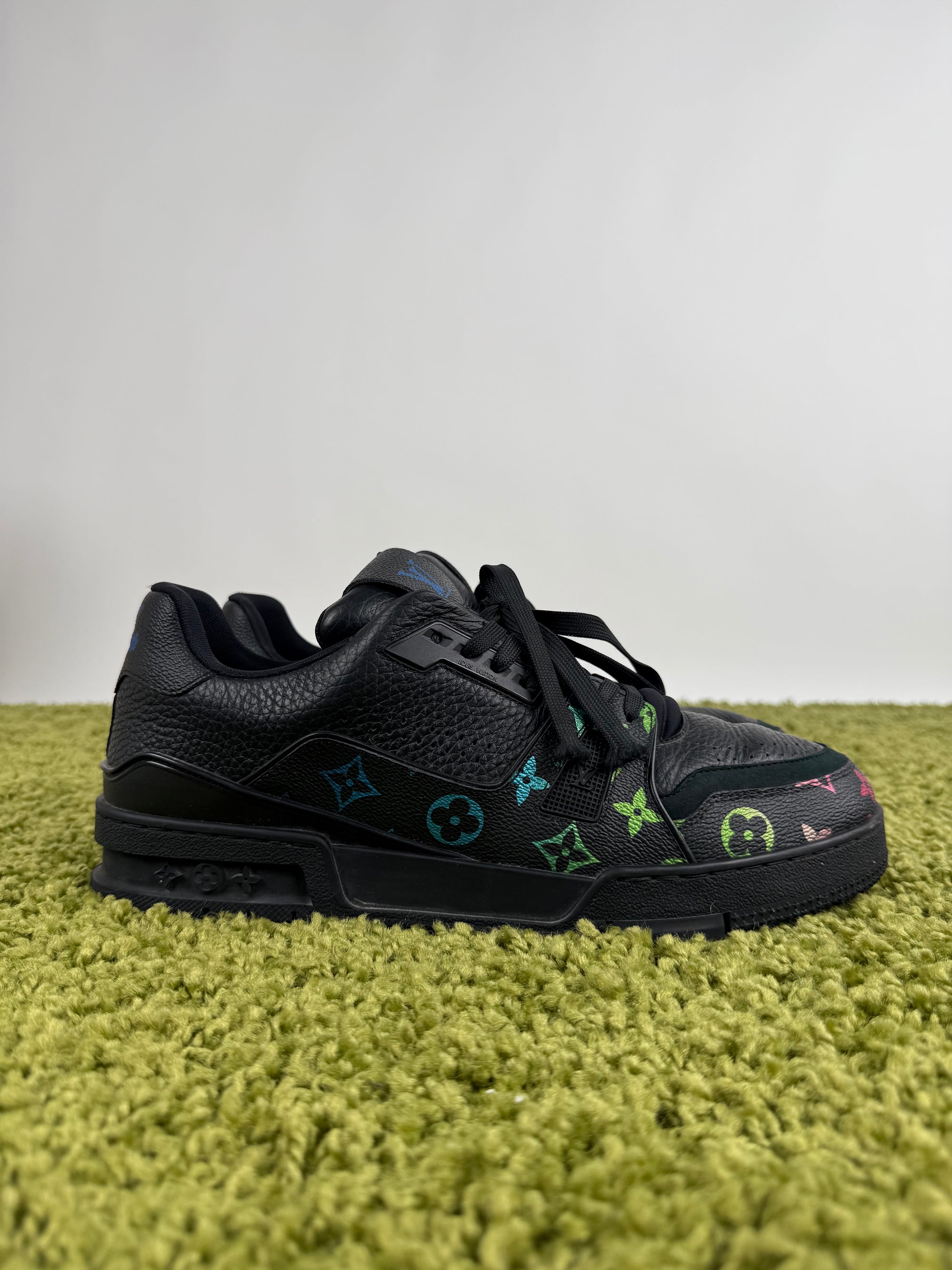 Louis Vuitton Trainer 44 veste 45