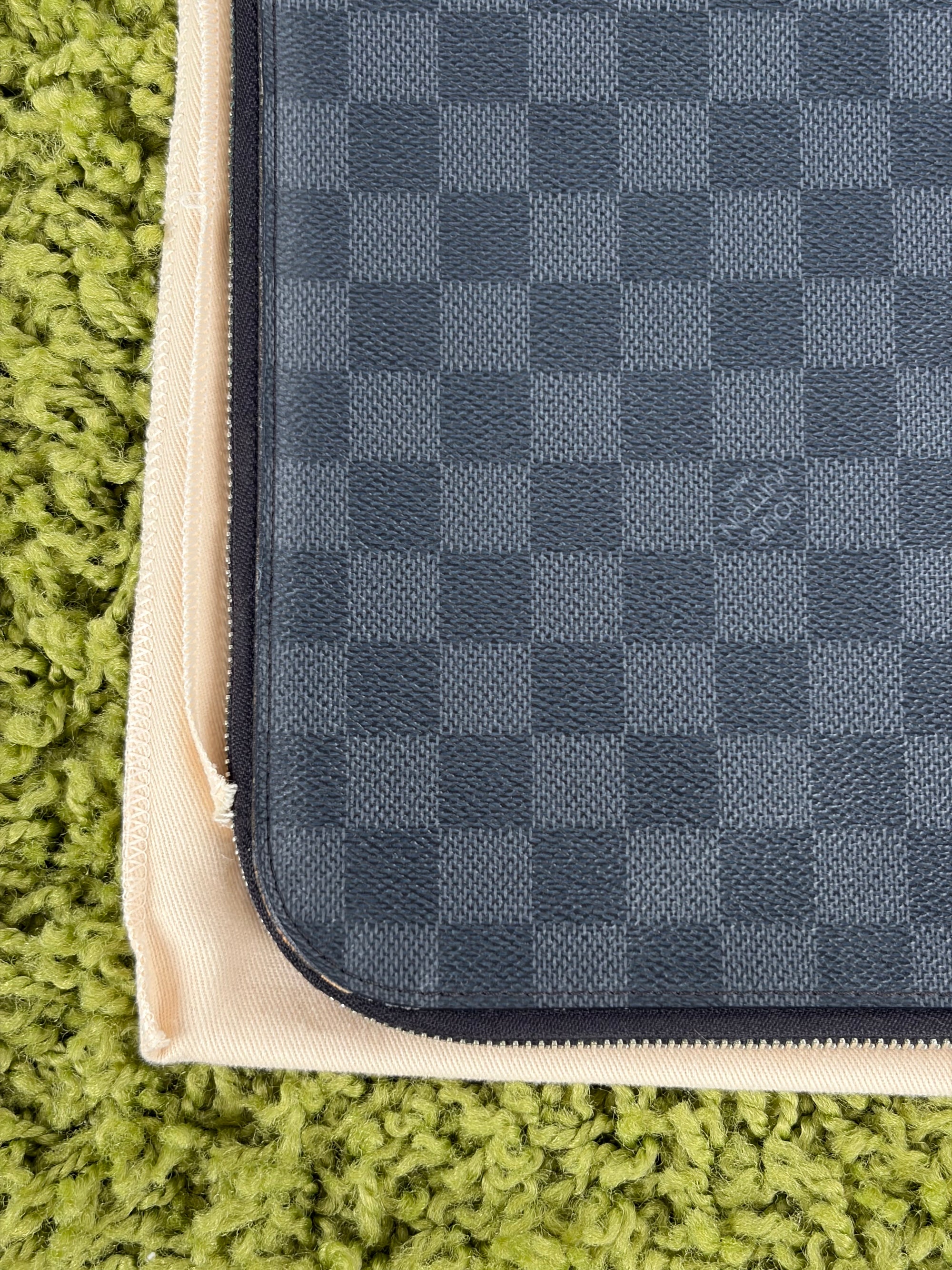 Pochette Louis vuitton voyage nera