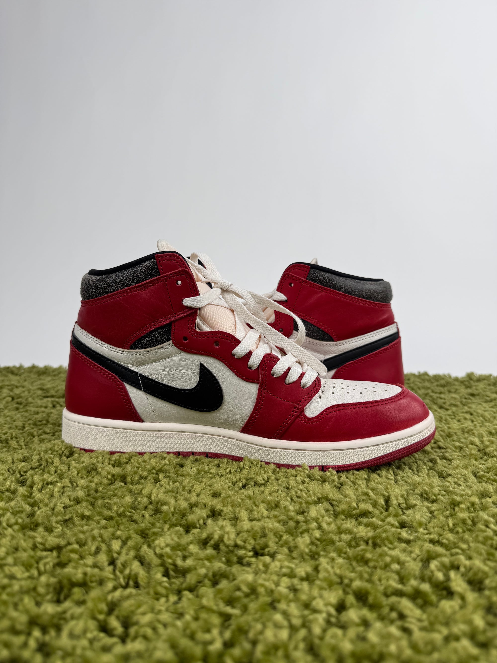Nike Air Jordan 1 Retro High OG Chicago Lost and Found 44.5