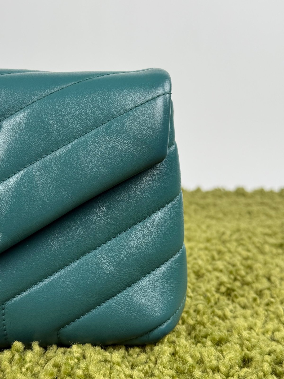Borsa a tracolla Saint Laurent Toy LouLou Verde - Second Hand Di Fiore