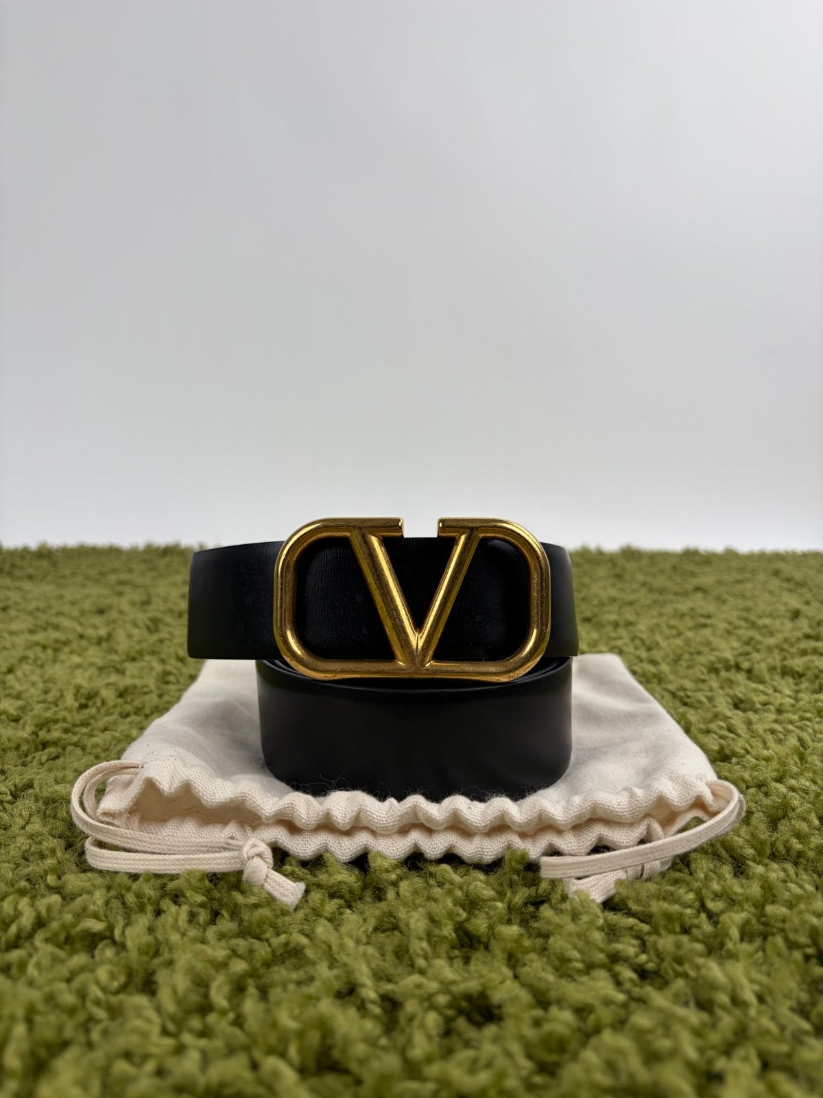 Cintura Valentino Garavani VLogo Nera Reversibile con Fibia Oro - Second Hand Di Fiore