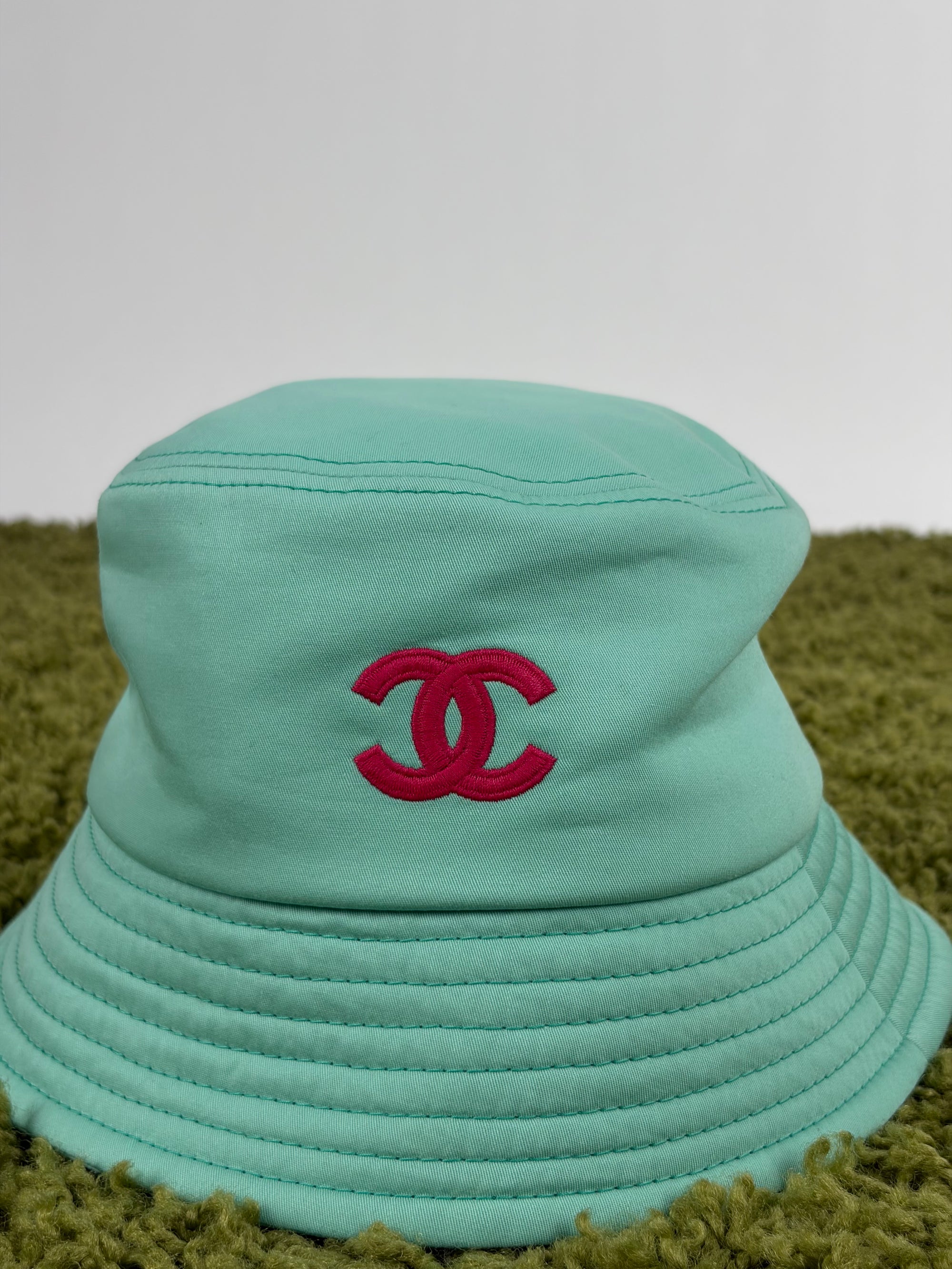 Cappello Chanel verde acqua
