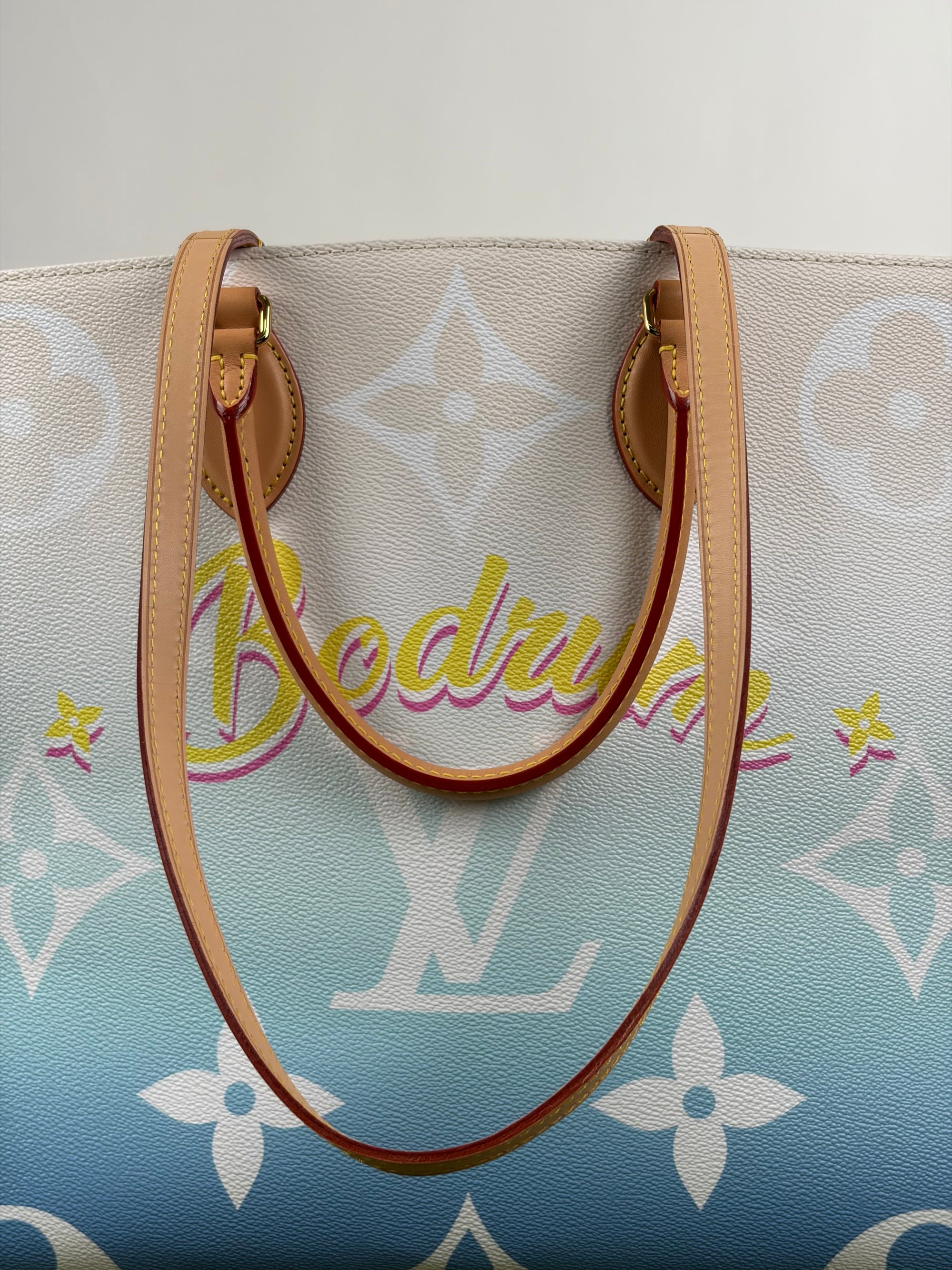 Borsa Louis Vuitton OnTheGo azzurra bianca e gialla