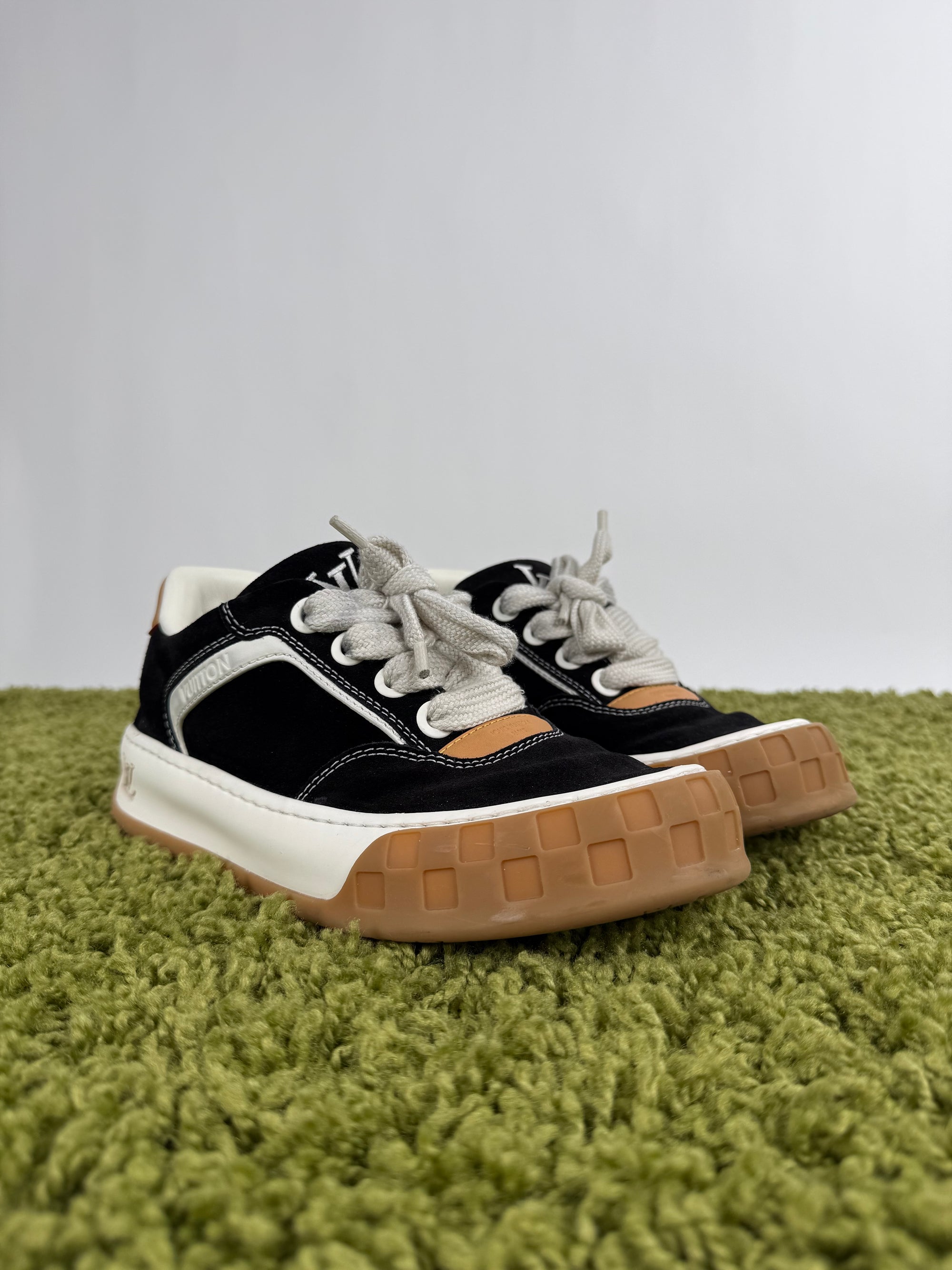 Lv Tilted Louis Vuitton Nero 7.5