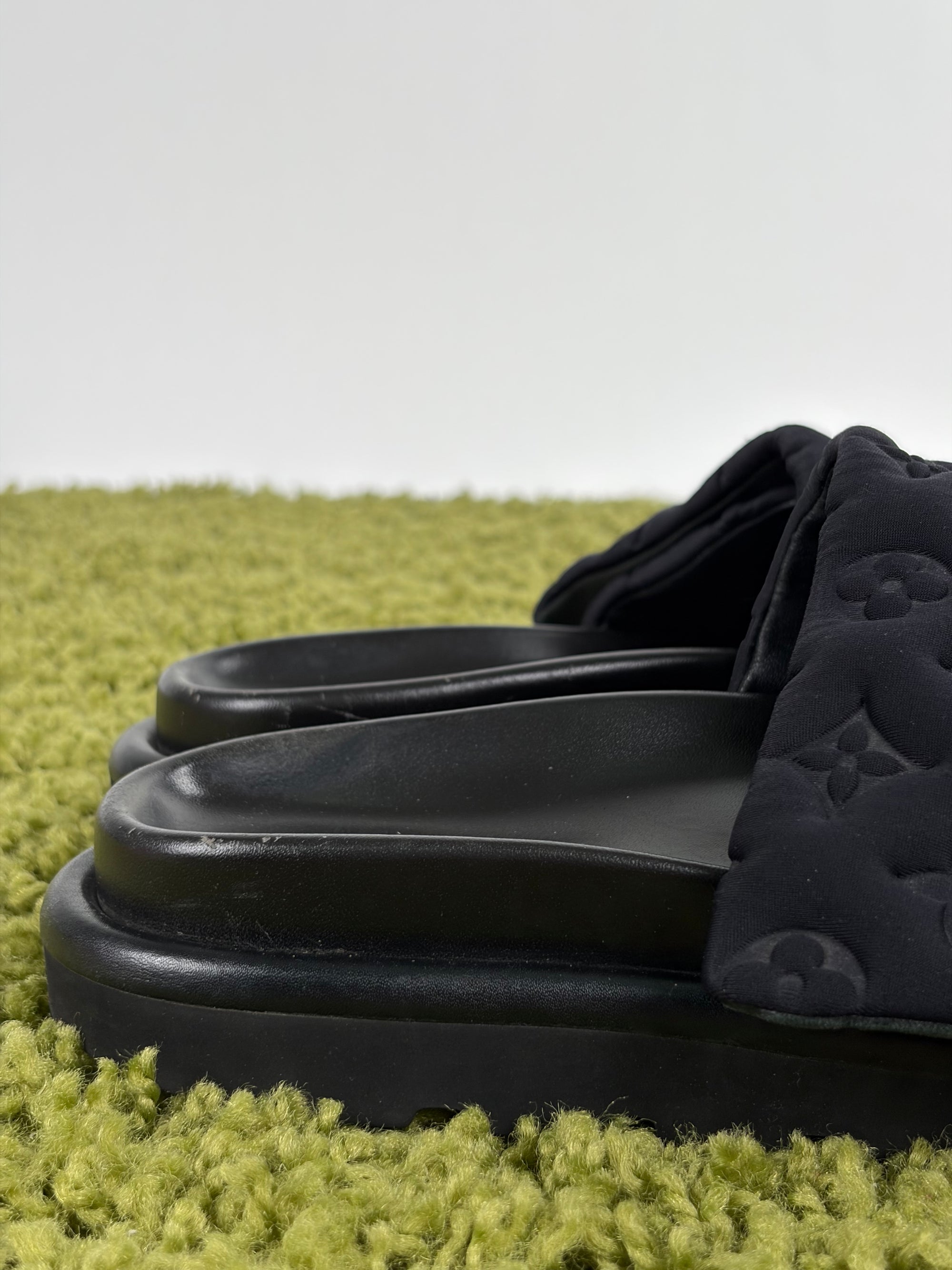 Sandali Louis vuitton Mule bassa pool pillow Size 40 neri