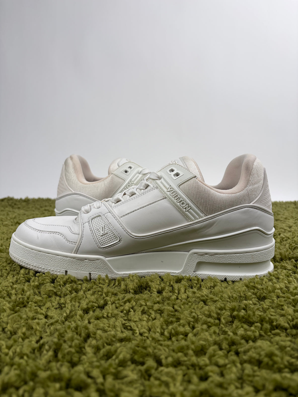 Louis Vuitton Trainer Bianca 8.5