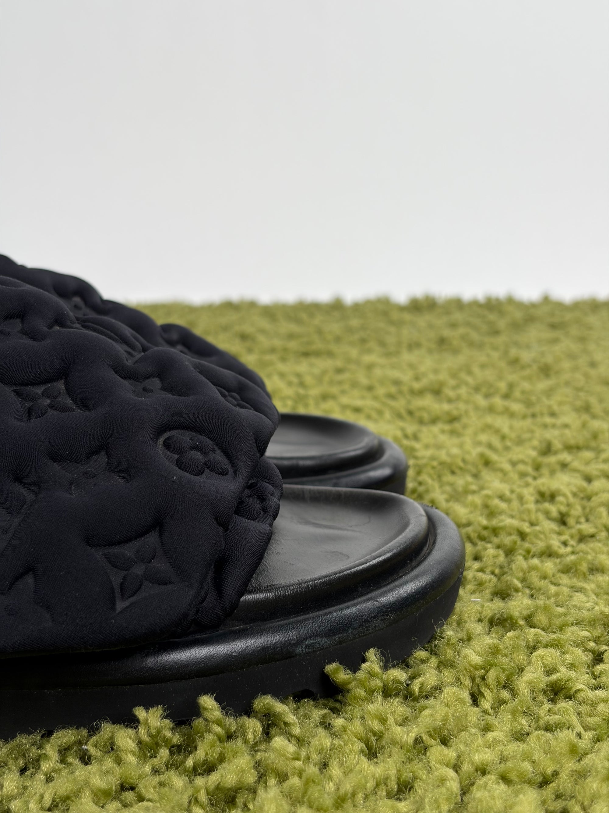 Sandali Louis vuitton Mule bassa pool pillow Size 40 neri