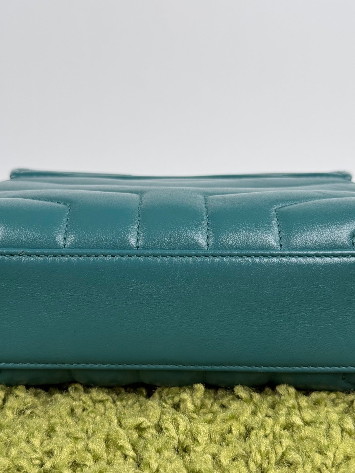 Borsa a tracolla Saint Laurent Toy LouLou Verde - Second Hand Di Fiore