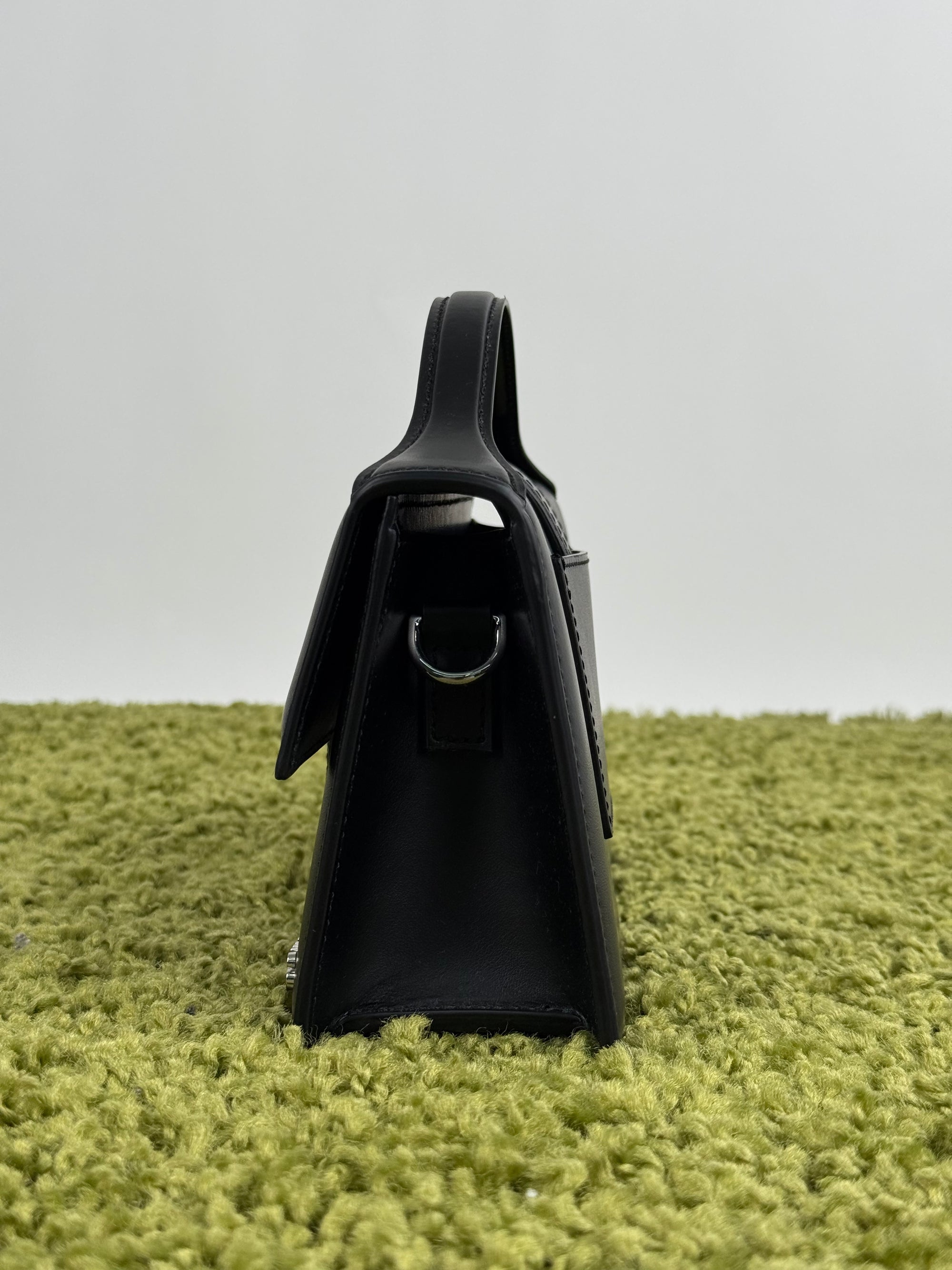 Jacquemus la grande bambino nera