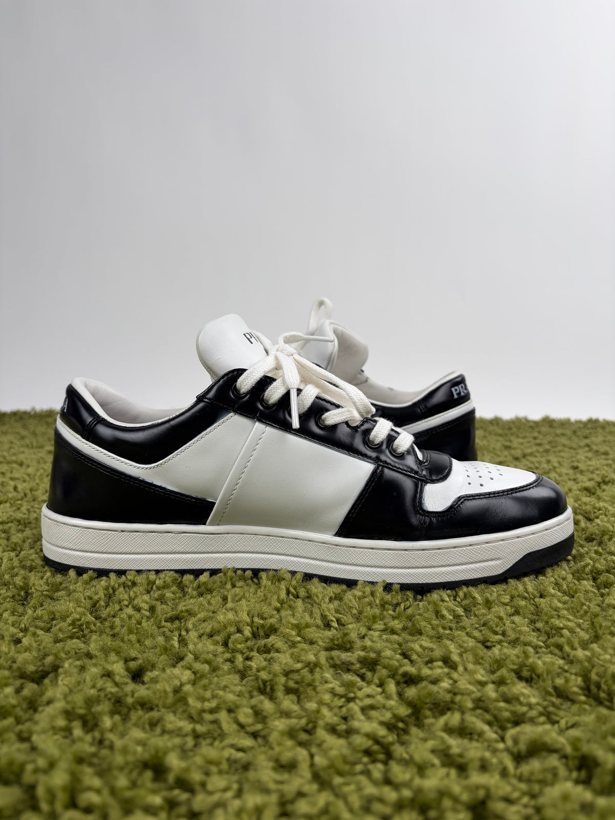 Prada Downtown Nera 8.5
