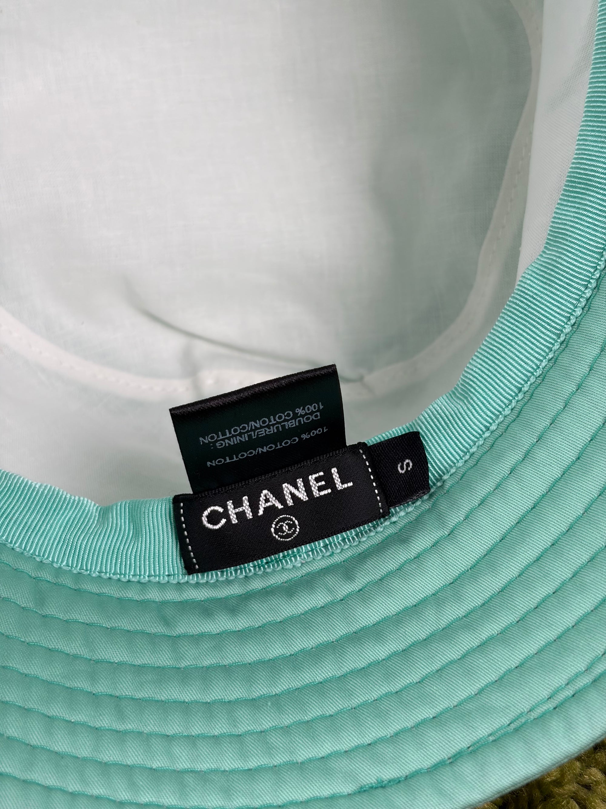 Cappello Chanel verde acqua