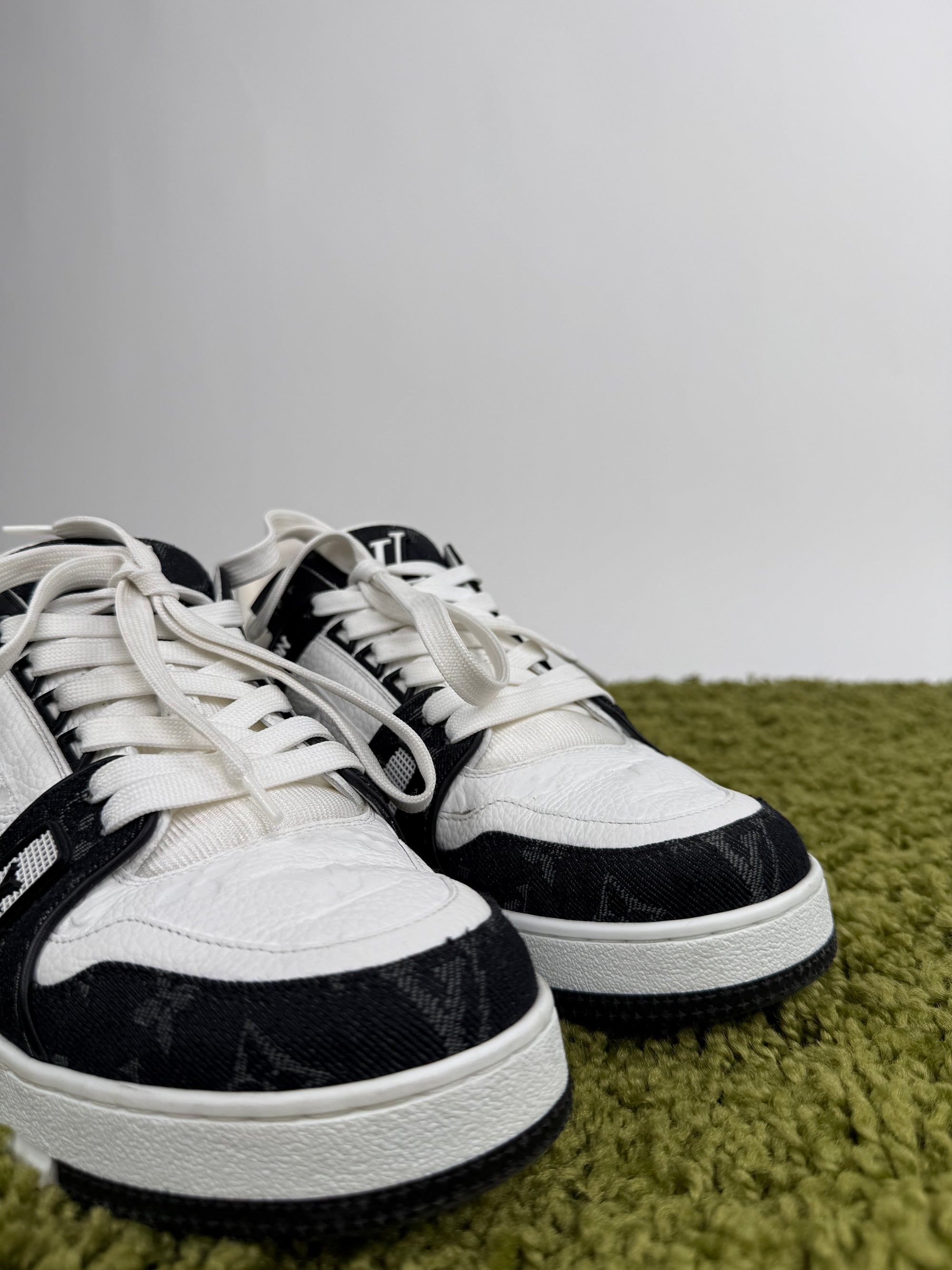 Louis Vuitton Trainer 42 veste 43
