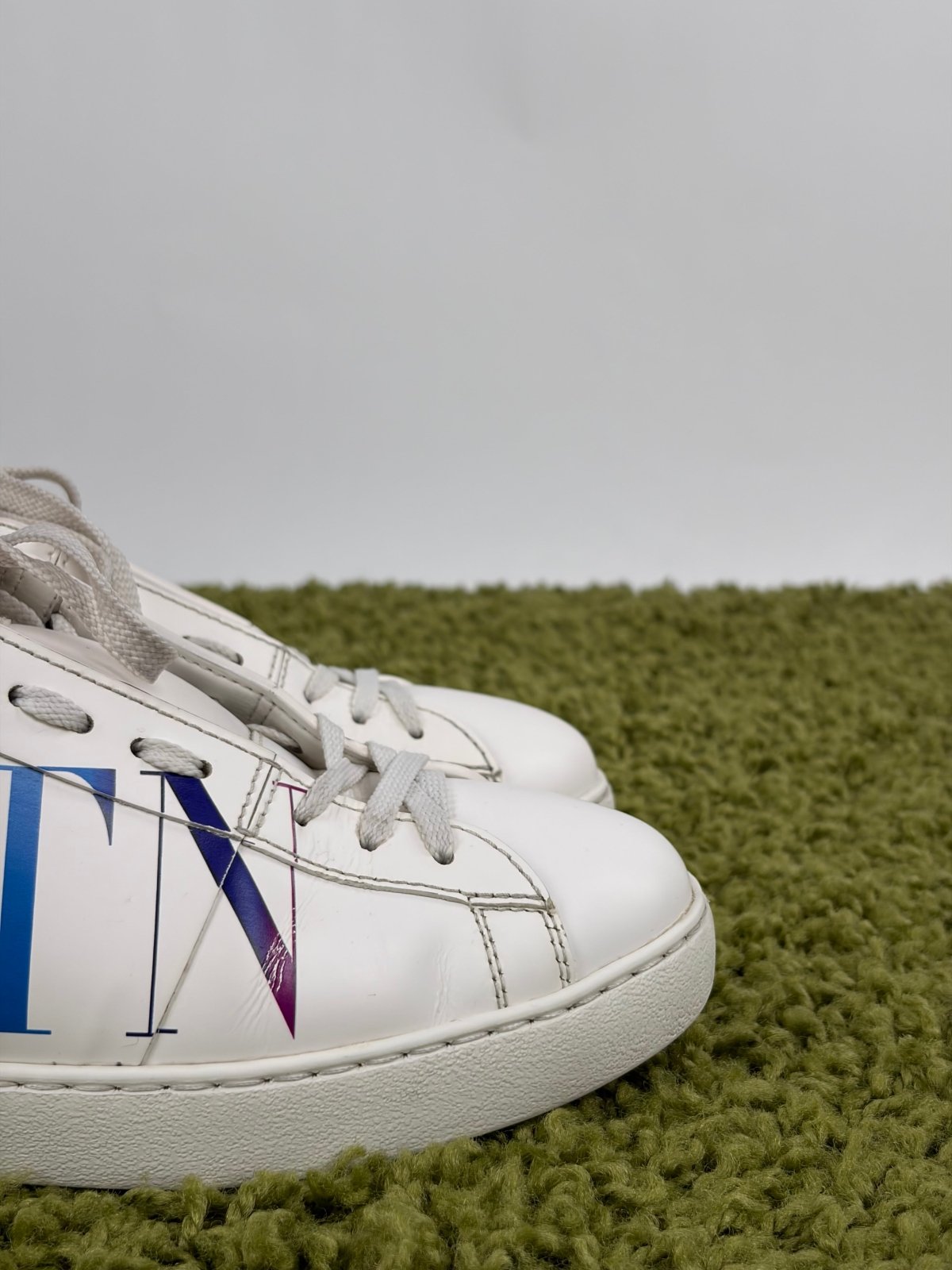 Valentino Rockstud Size 38 bianche e multicolore - Second Hand Di Fiore