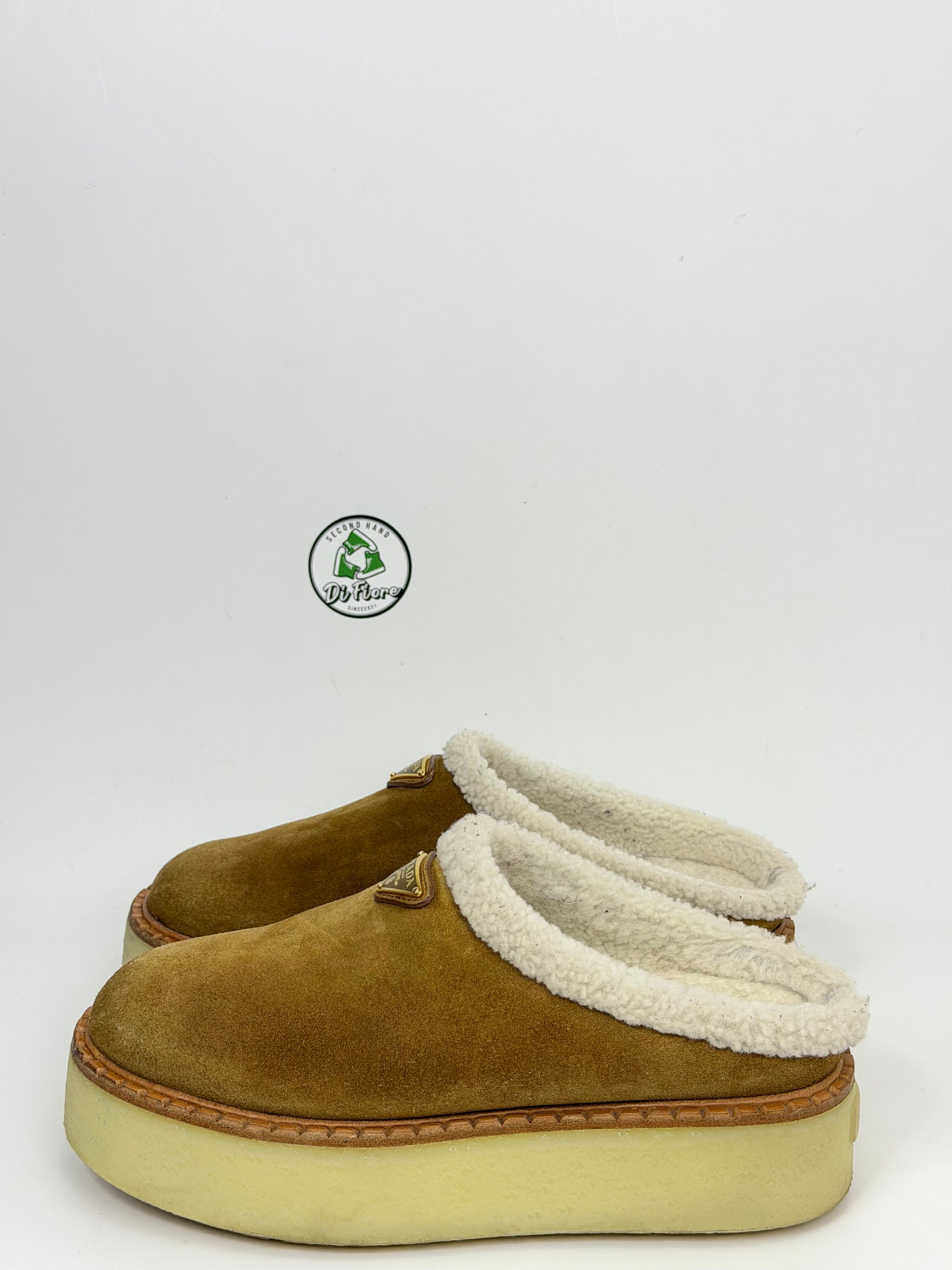 Prada Size 37.5 marrone