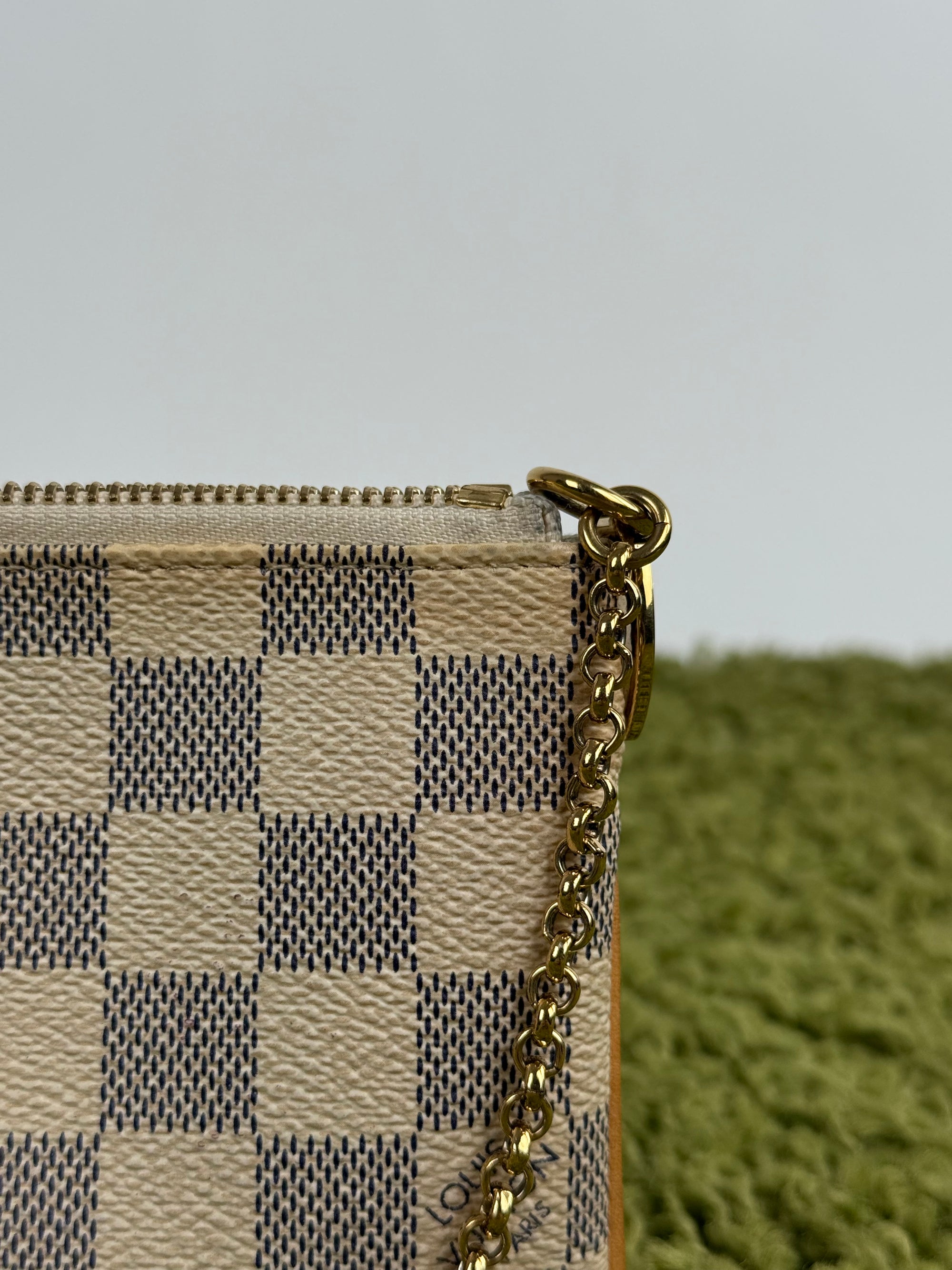 Pochette Milla Mm Louis Vuitton Bianca