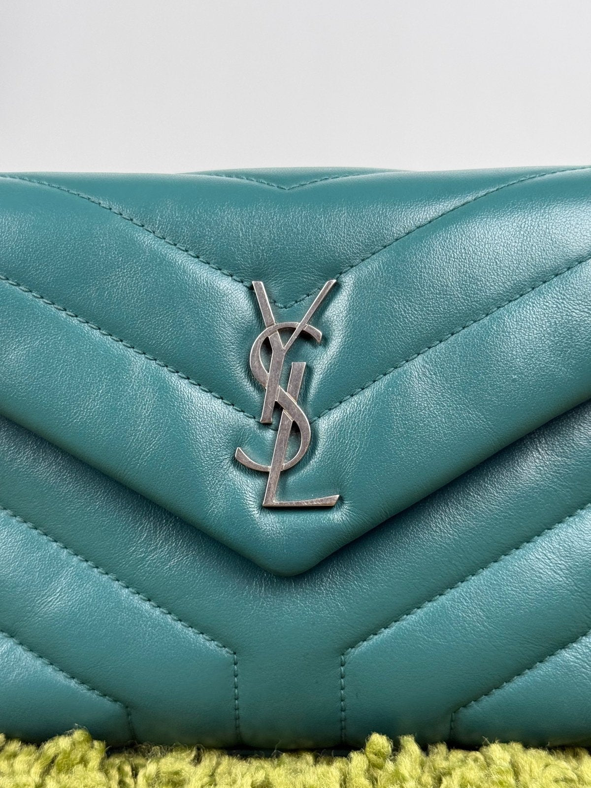 Borsa a tracolla Saint Laurent Toy LouLou Verde - Second Hand Di Fiore